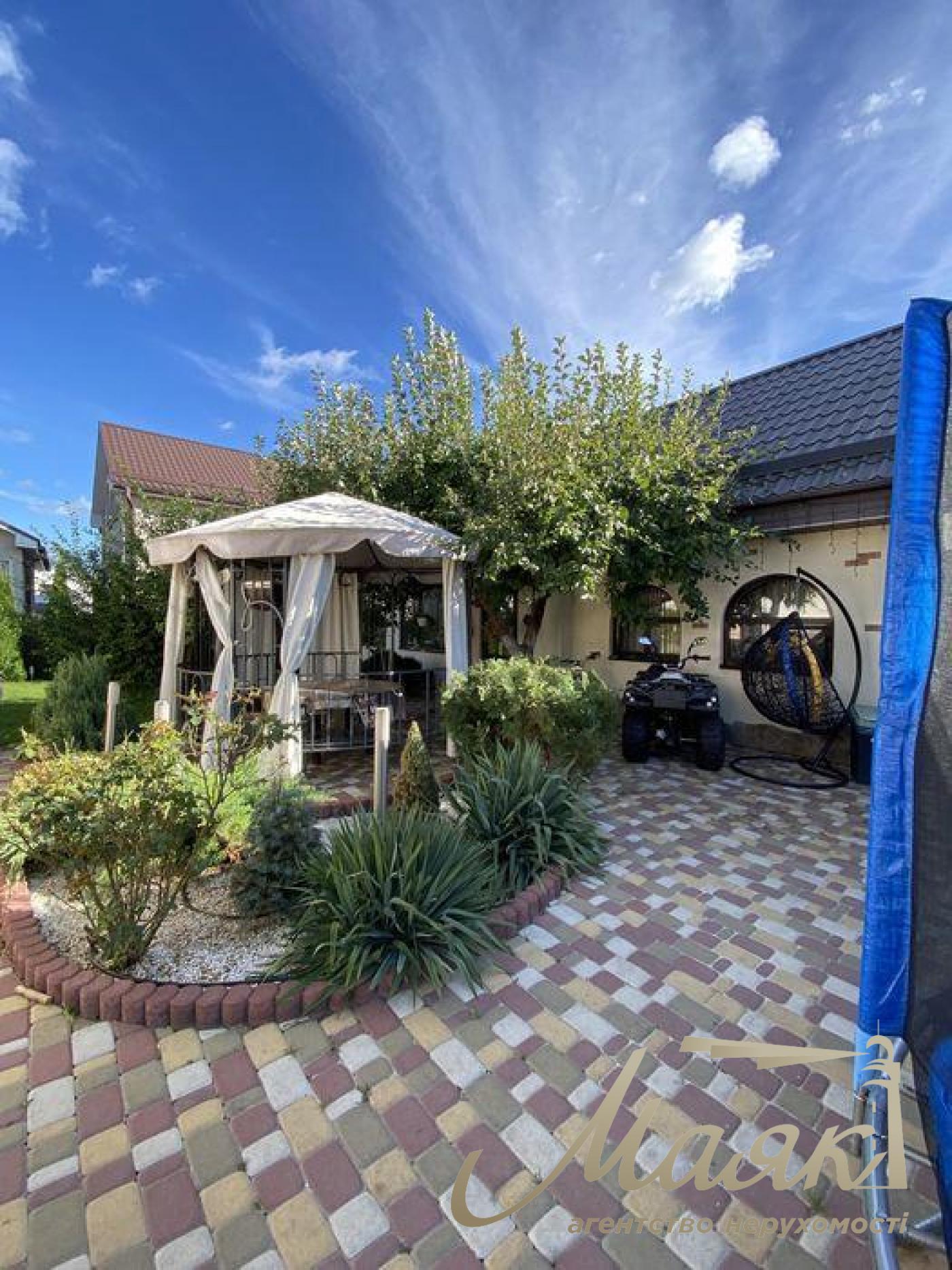 Sale of a 2-story house. Area - 115 sq.m. s. Rozhny, Brovarsky district.