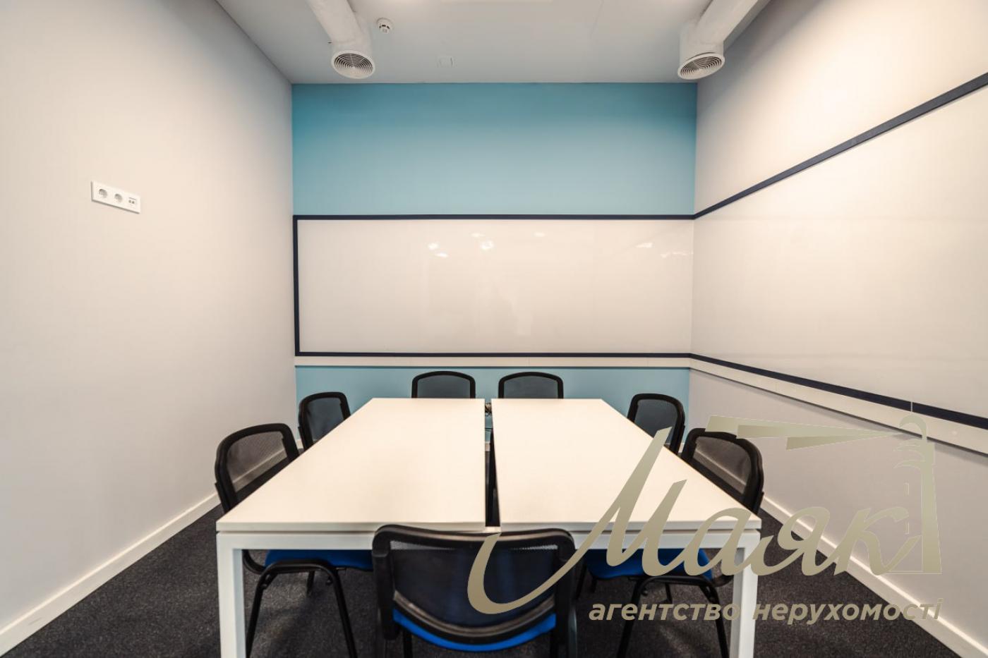 Оренда офісу 555 м2 у БЦ з ремонтом, меблями та терасою Олімпійська