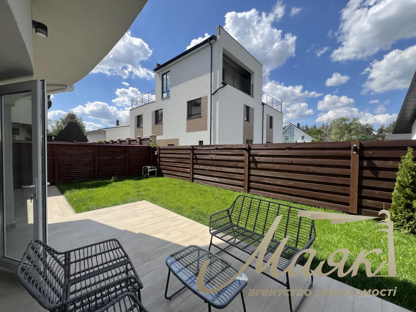 Rent 3-storey duplex 270m2, Kozin