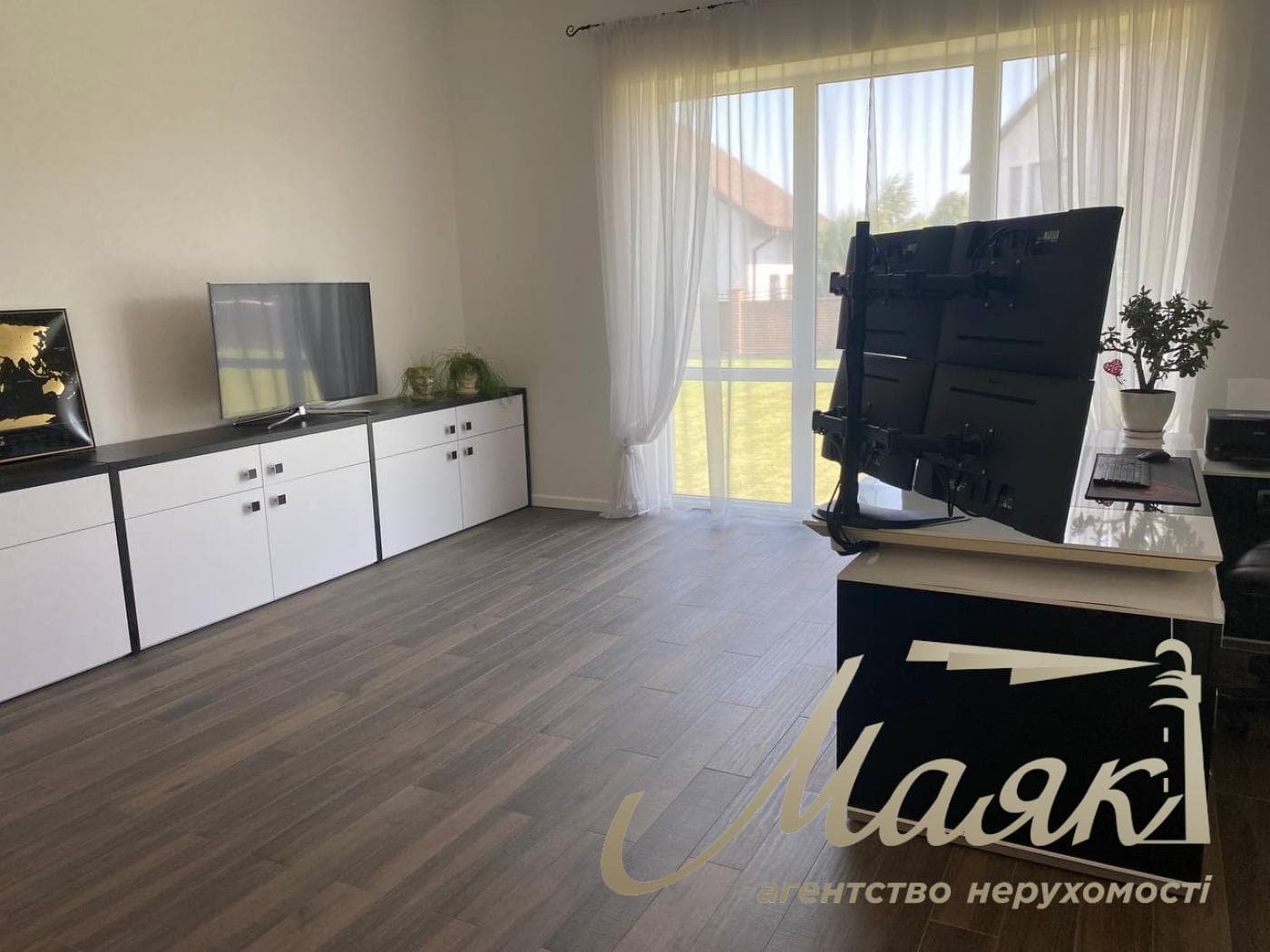 Оренда 2-поверхового будинку площею 454 м² у житловому комплексі «Лагуна», Осокорки