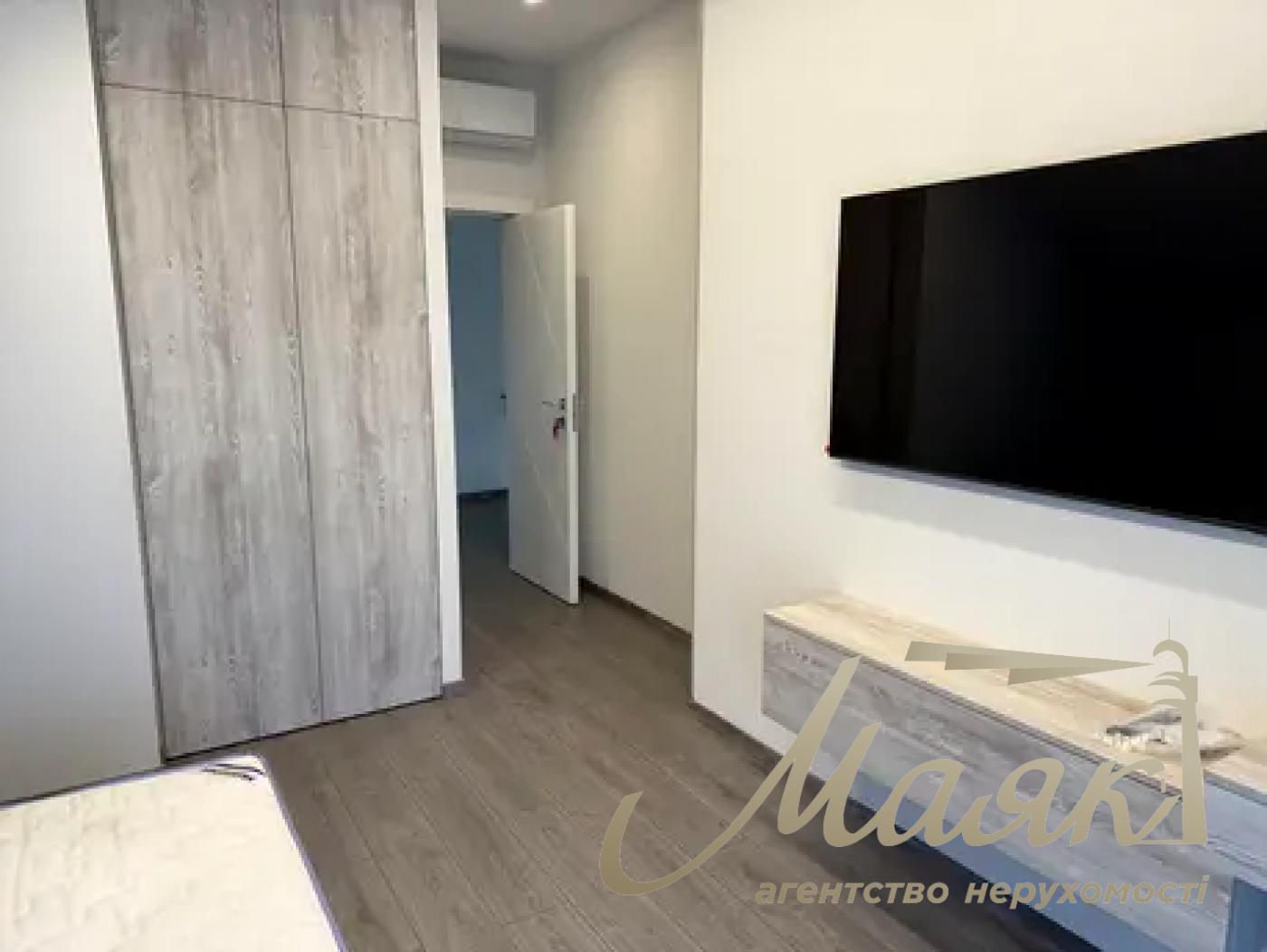 Продаж будинку з новим ремонтом 145м2, терасою та басейном у Глевасі