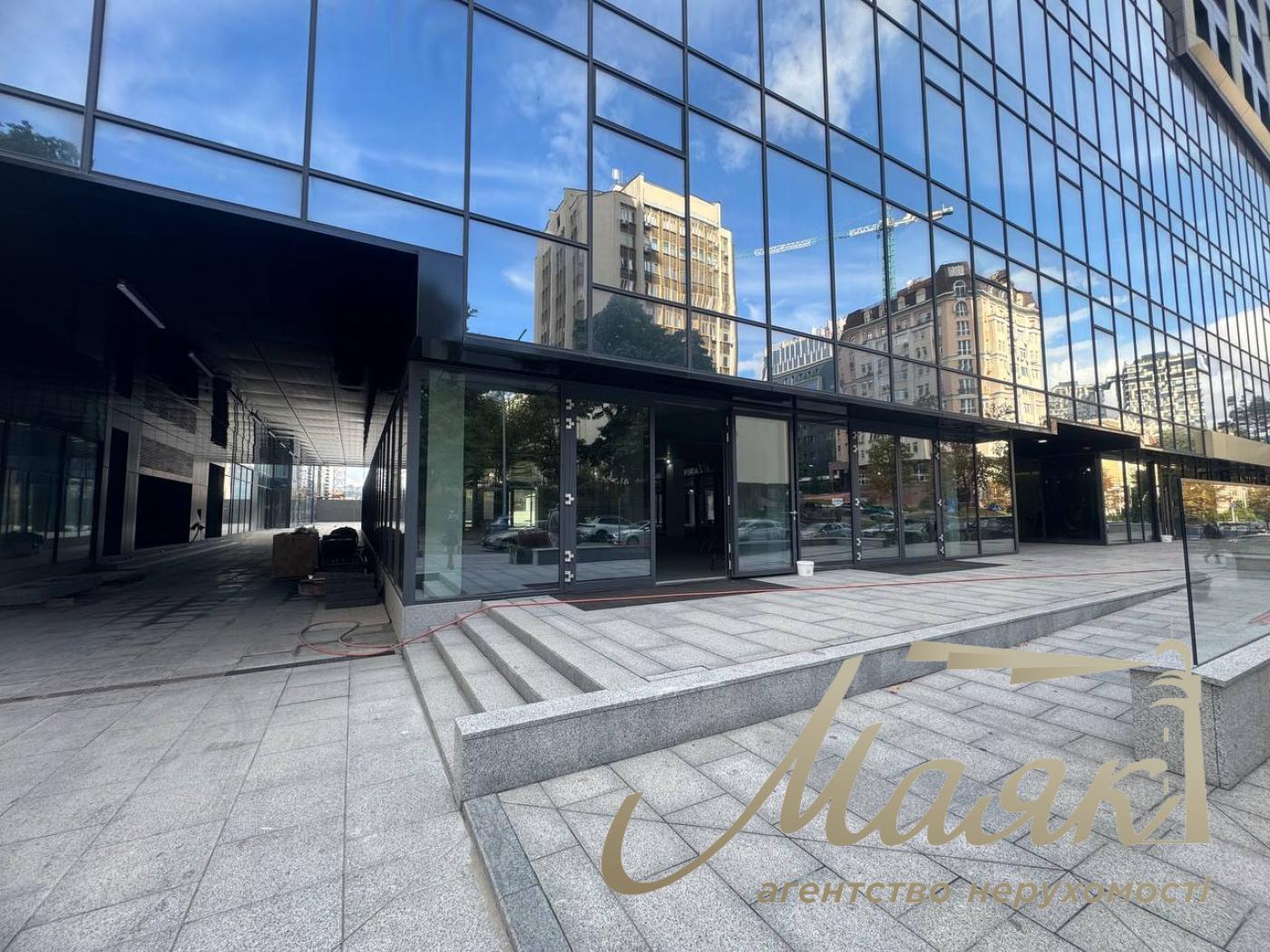 Продаж фасадного приміщення 532м2, ЖК Метрополь, Предславинська, 20