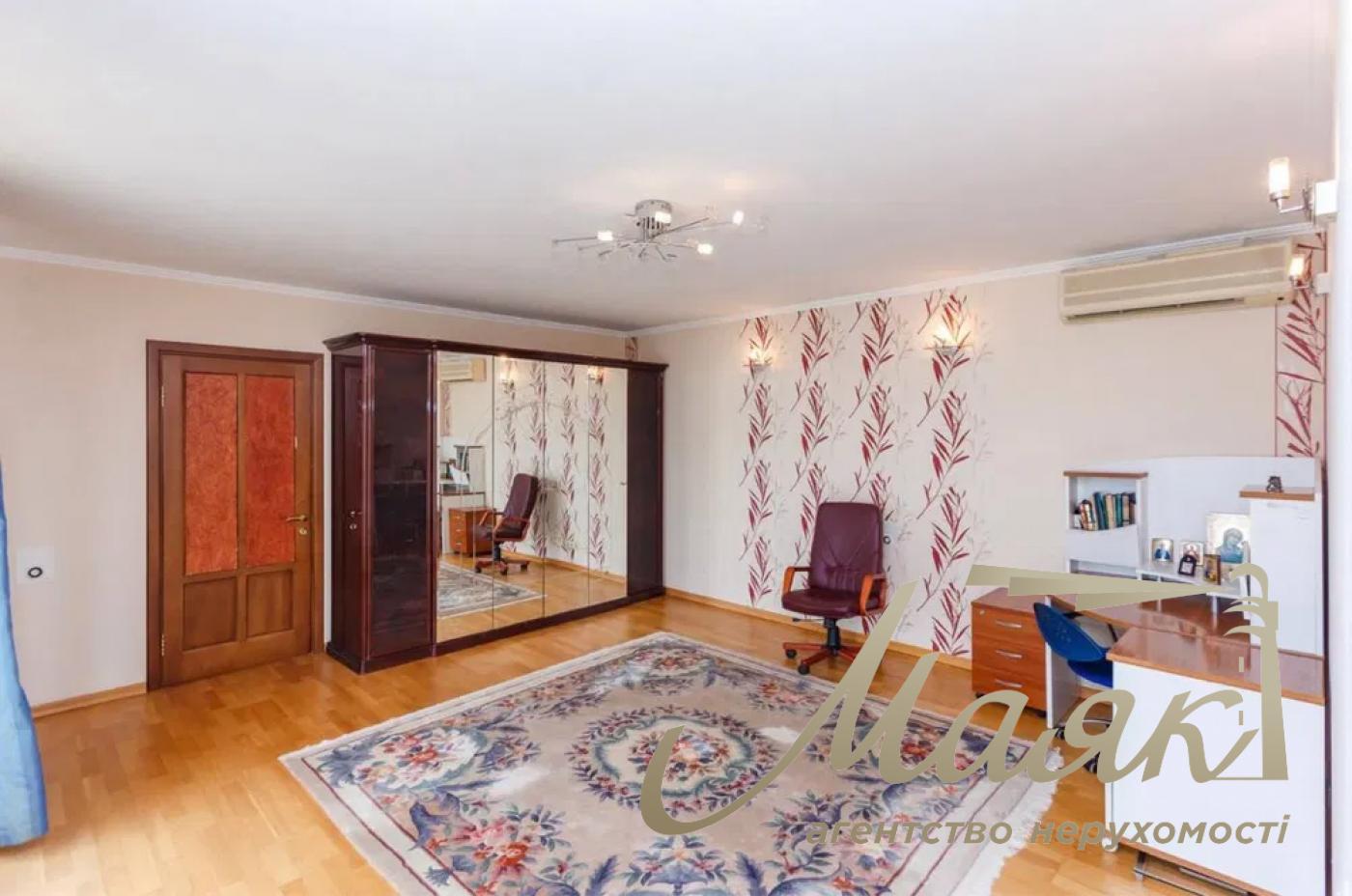 Sale of house for business 560 sq.m. 2 floors. Center. Solomyansky.