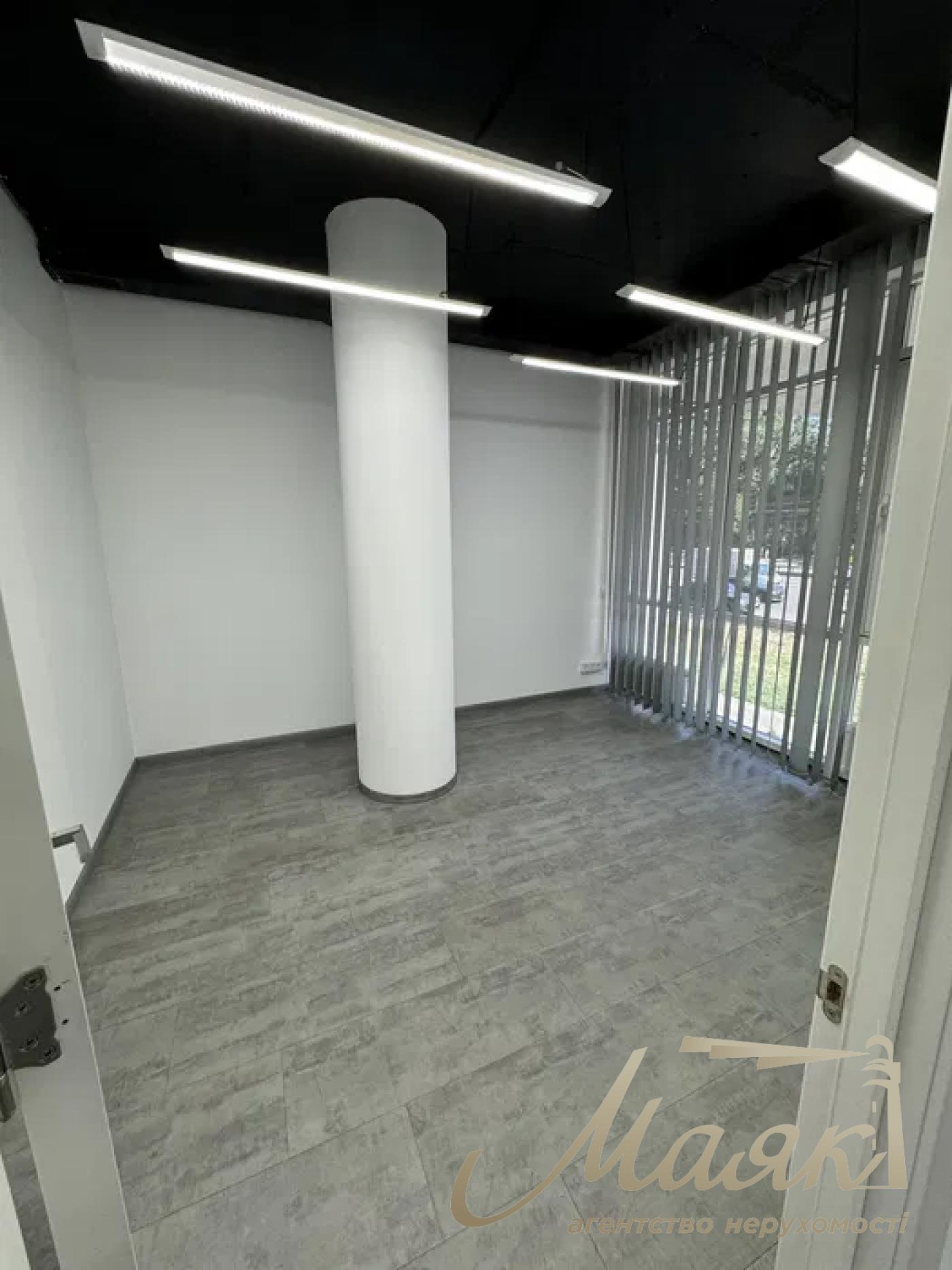 Office for rent 250m2 in Gloria Business Center, Nivki metro station