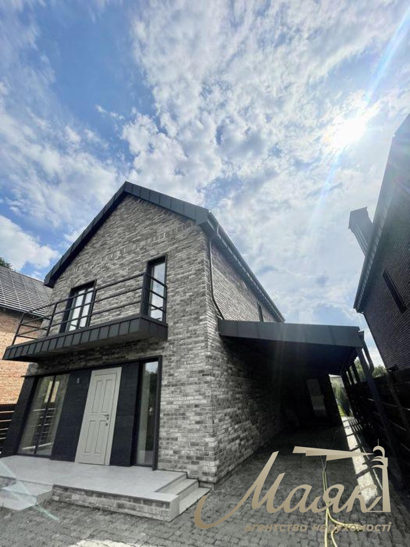 Sale of a modern house 246 sq.m. Plot 6 acres. Center. Zhulyany.