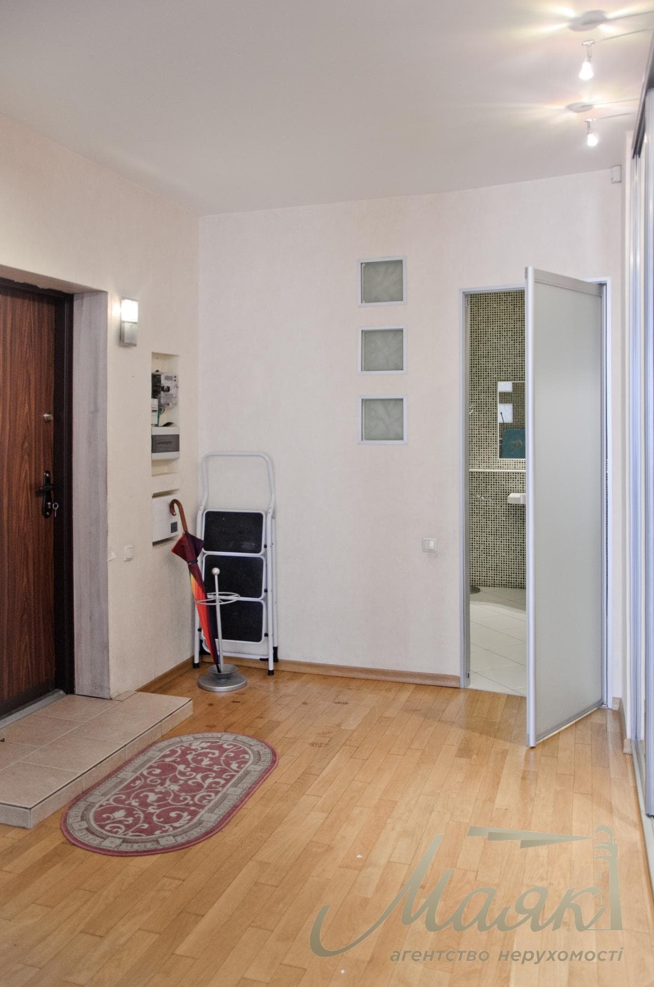 For sale 4-room apartment, Sofiyskaya Square
