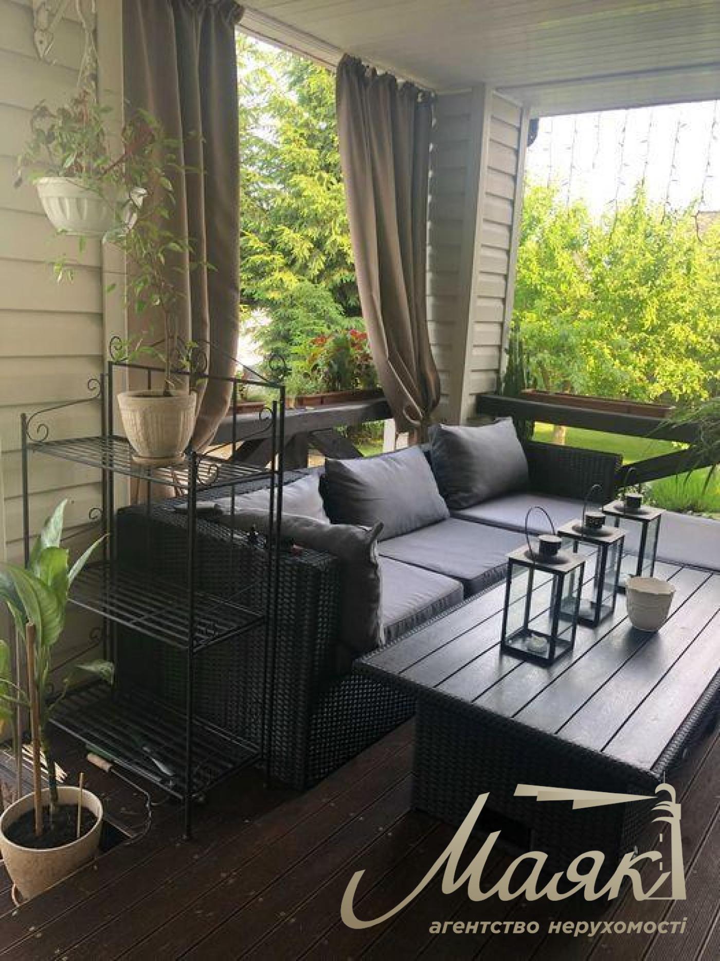 Sale of a 2-storey house 225 sq.m. Osokorki. Darnitsa. Plot 7.7 acres.