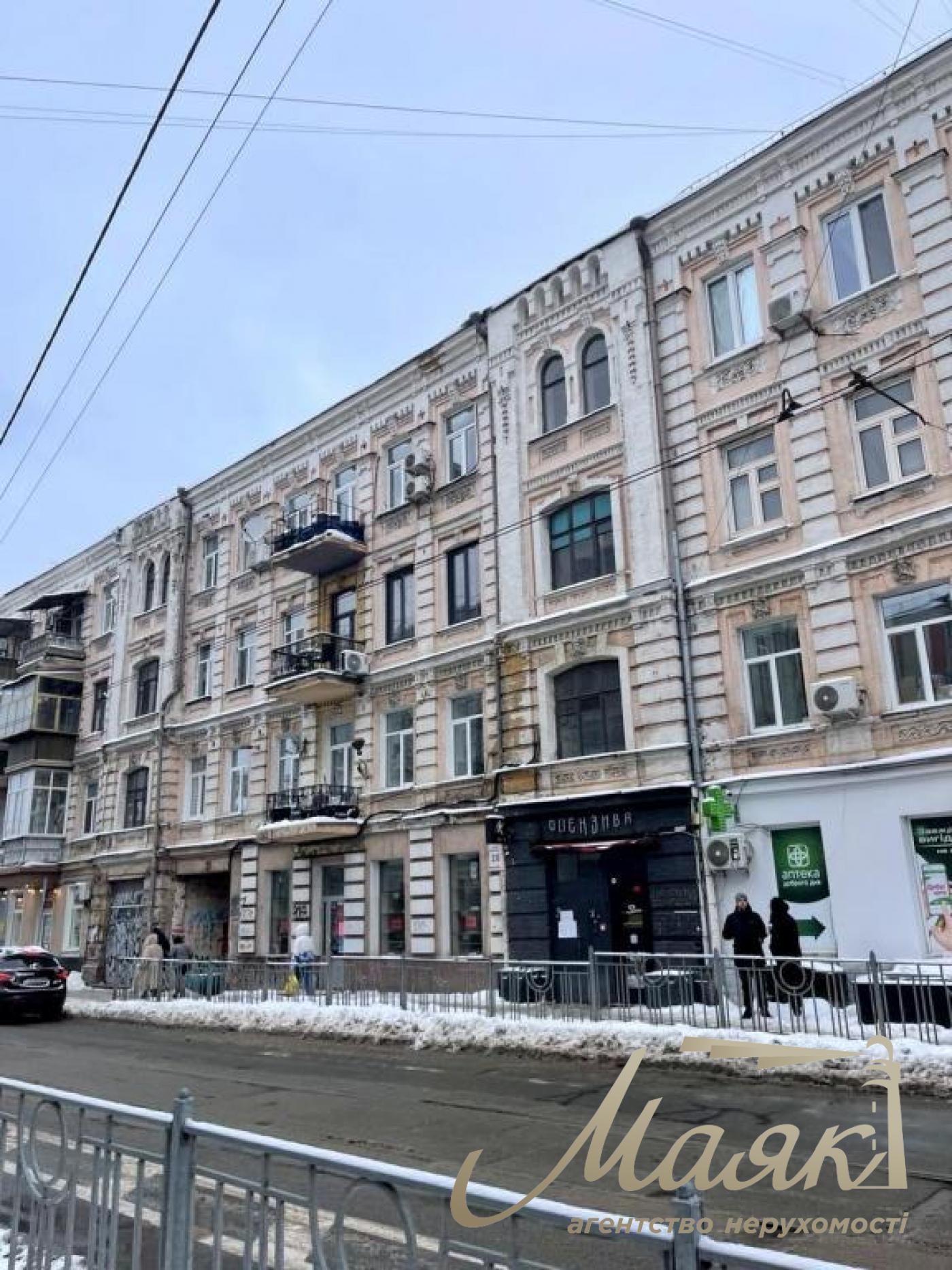 Rent a facade premises 113 sq.m.sq. Lower Val, Podol