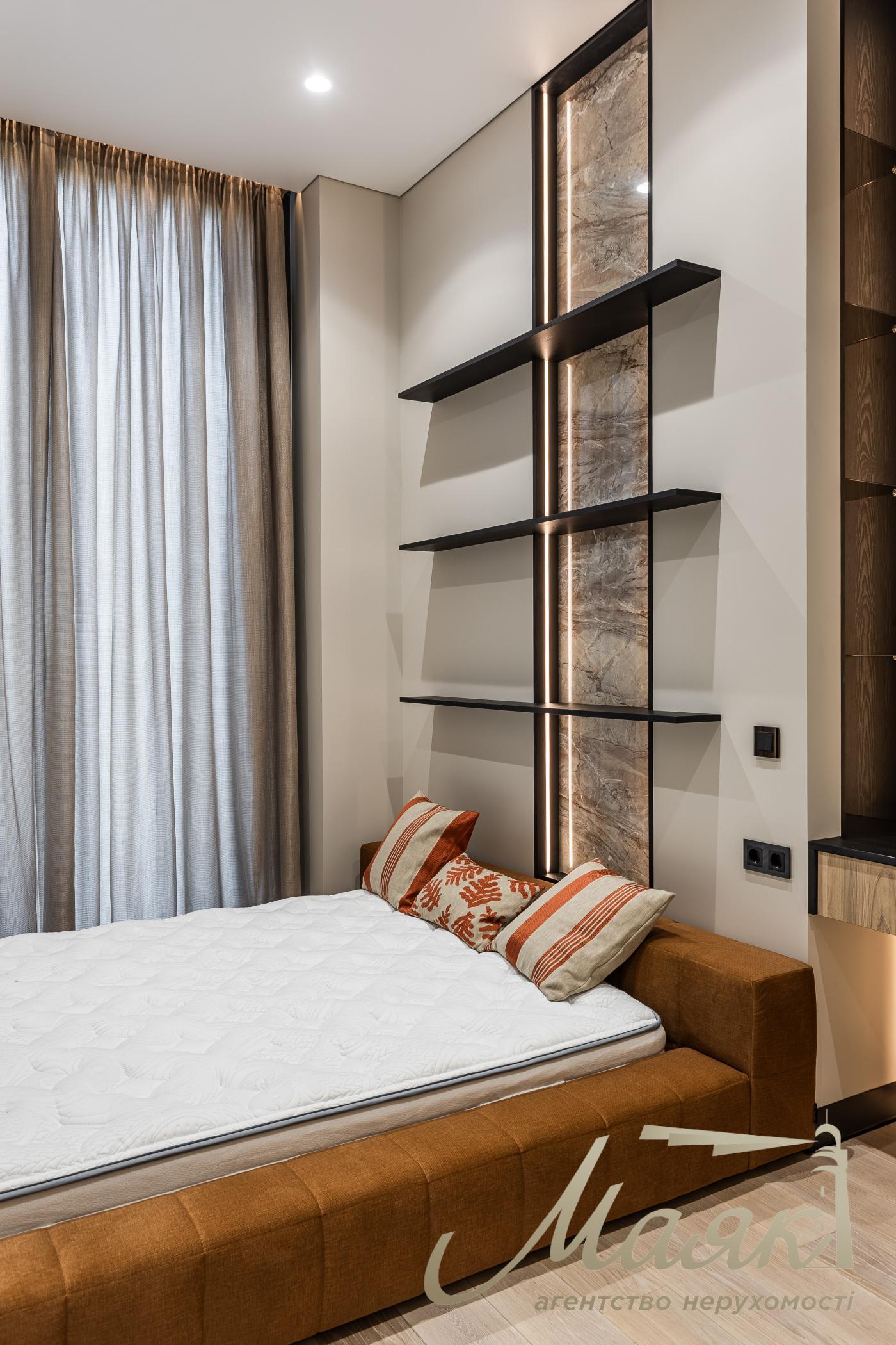 Продажа видовой 1-комнатной квартиры в клубном доме Hidden, ул. Садово-Ботаничная, Печерск, Киев