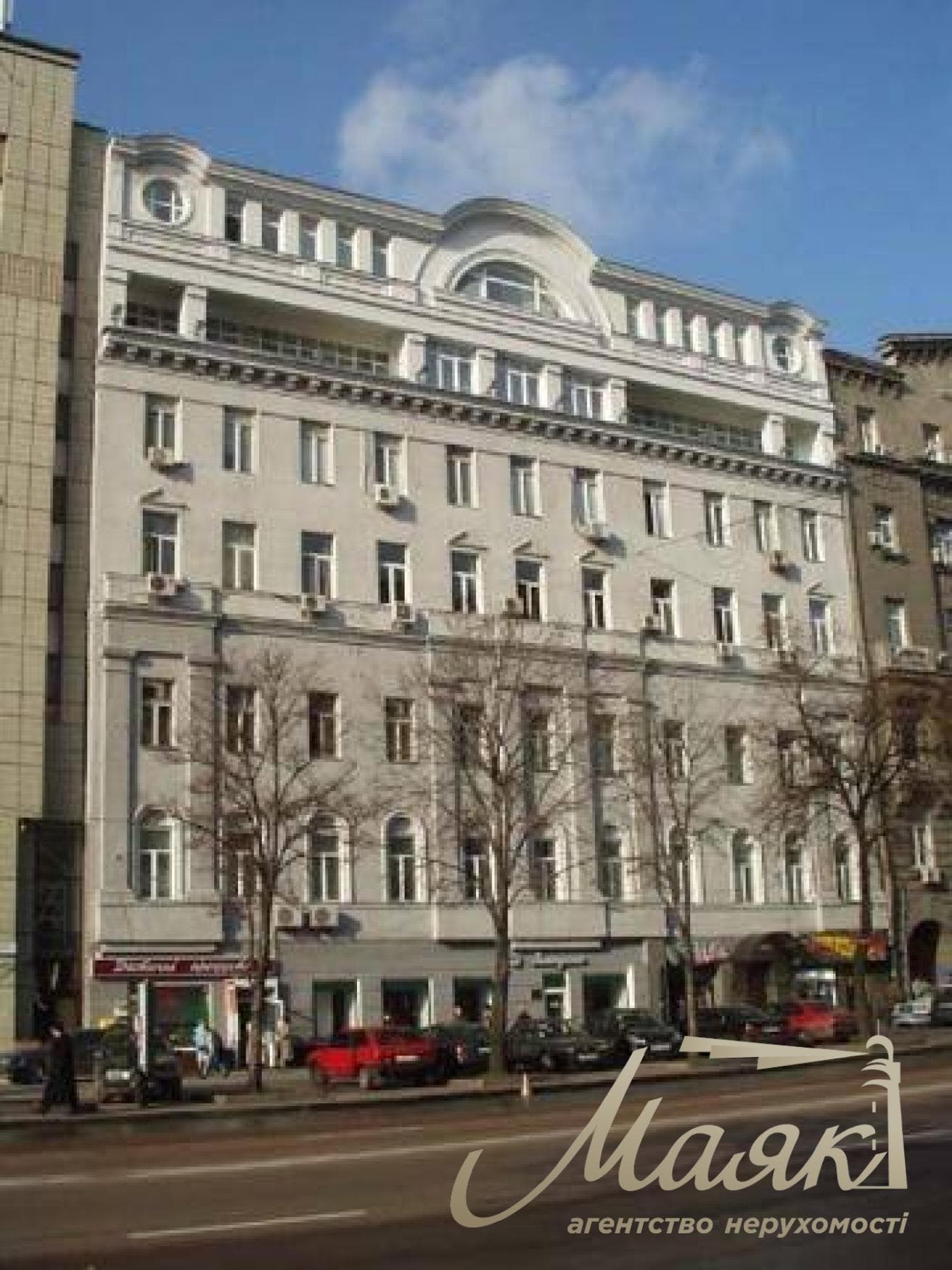 Продаж фасадного приміщення 647 м.кв. Хрещатик, Центр