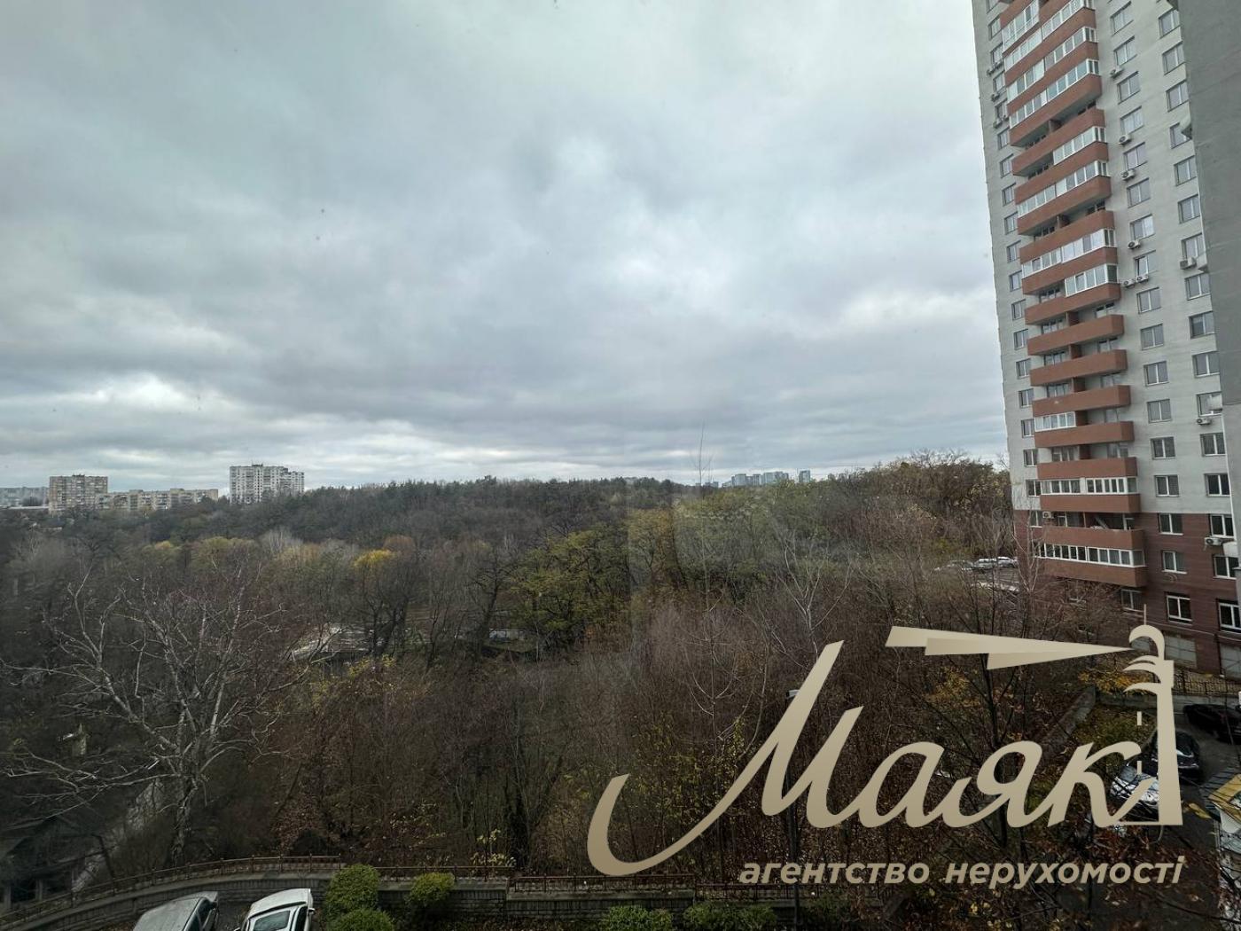 Аренда 3-х комнатной квартиры по ул.Степана Руданского 4-6,метро Сырец.