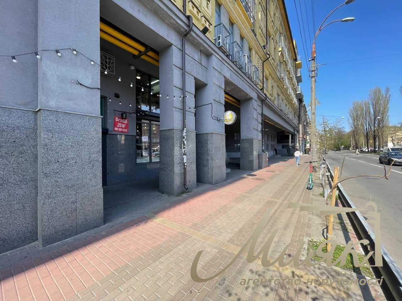 Аренда фасадного помещения 20 м2 на Подоле, рядом с метро