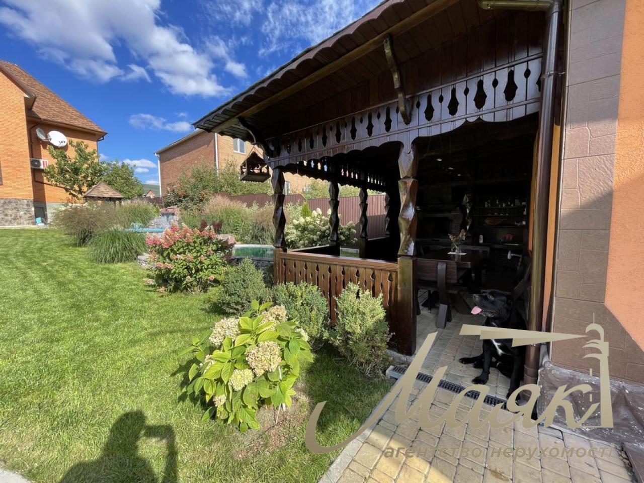 Продаж будинку 360 м2 у Жулянах з ділянкою 15 соток вул.,.Нова