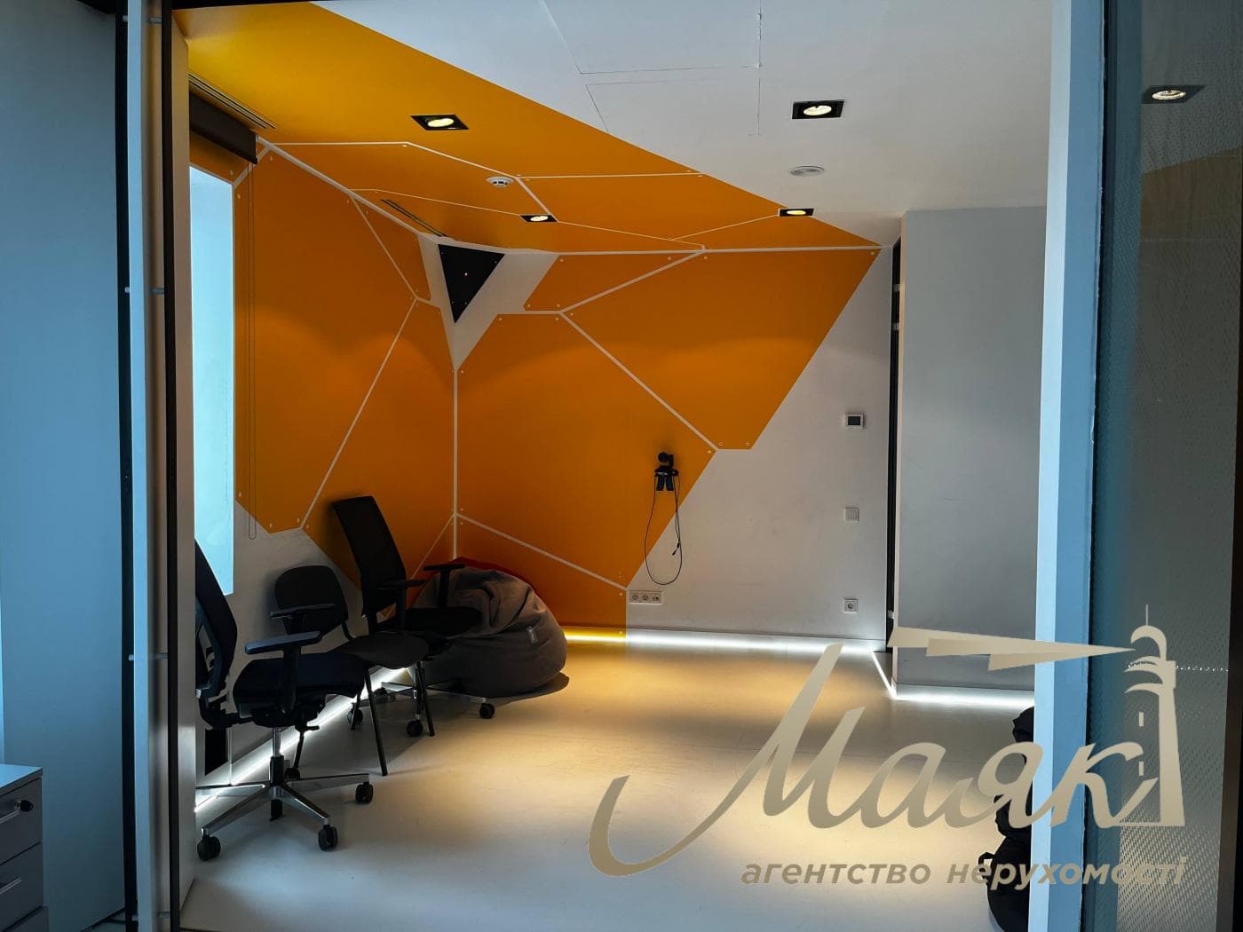 Fully renovated office space for rent, 1,006 m², 6 Havel Street, Solomenka