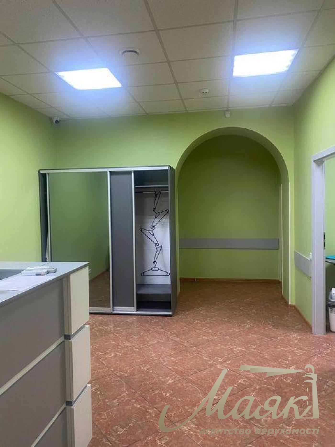 Аренда фасадного помещения 240 м.кв., Шевченковский р-н