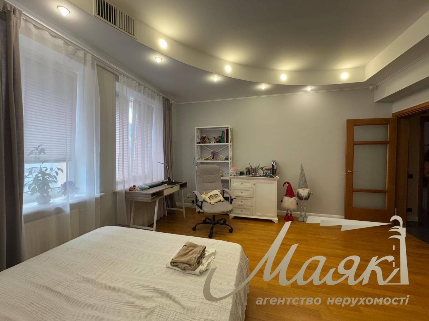 Продаж 3-х кімнатної квартири, Драгомирова, 4, Печерськ, Центр!