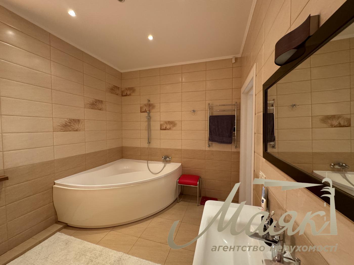 Rent 2-storey house 220m2 in. Ivankovici/Kruglyk, KG "Maetok"