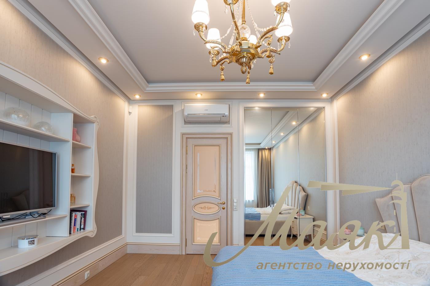 Rent 3-bedroom apartment LCD Novopecherskie Lipki, Verkhoglyada street (Dragomirov)