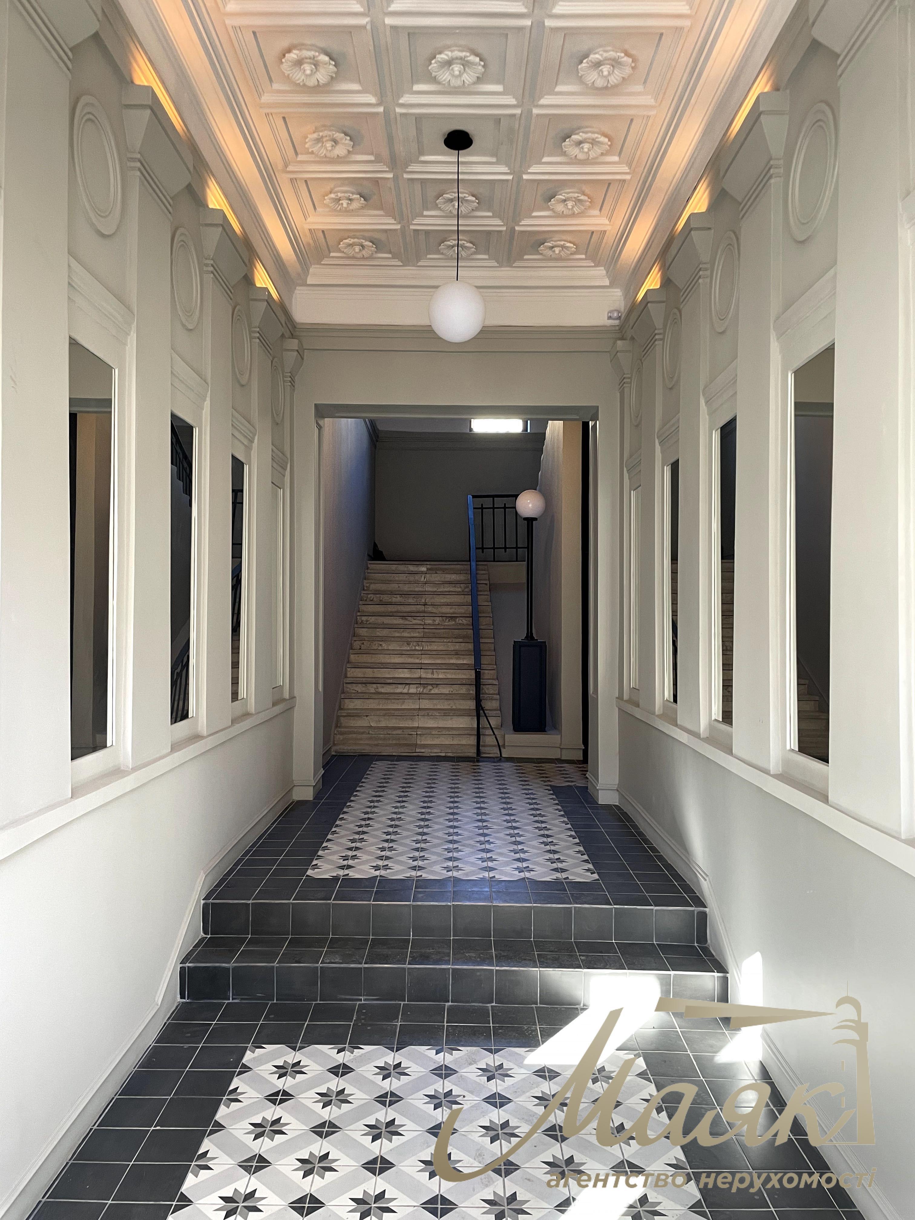 For sale 3-bedroom apartment 150m2 Institutskaya str. 13A - Historical Center, Lipki, Pechersk