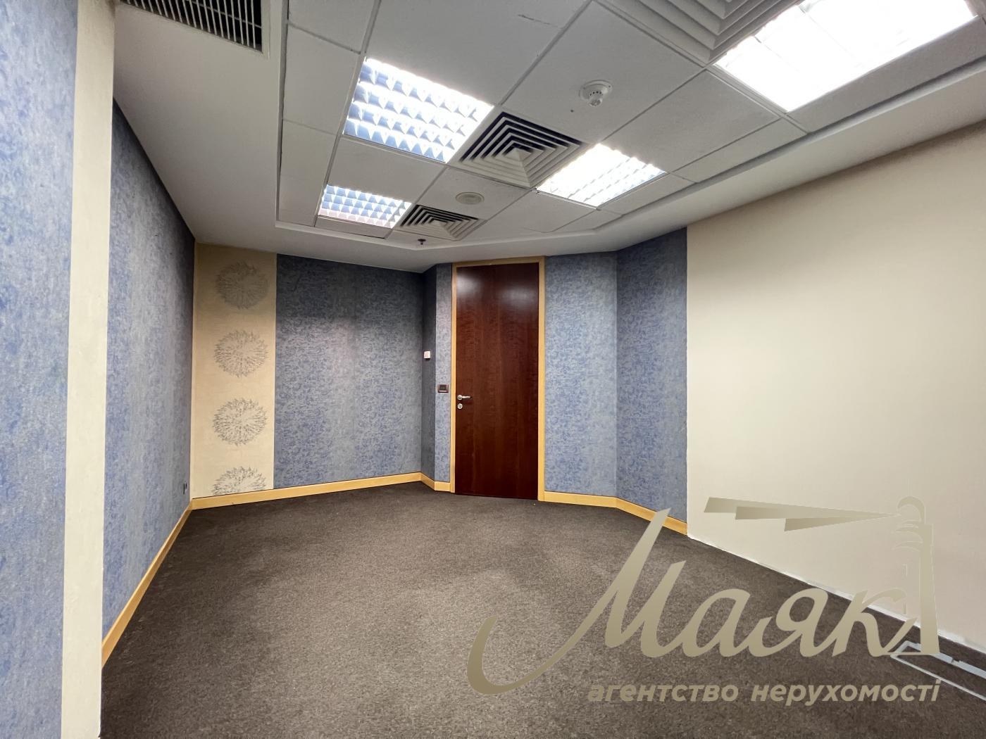 Оренда офісу 77 кв.м в БЦ Леонардо по вул. Богдана Хмельницького 52/17