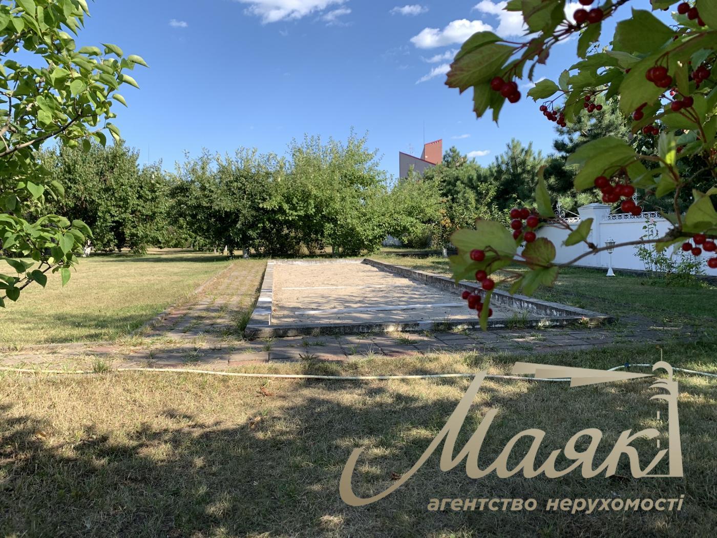 Rent 3-storey house 492,7m2, Lesniki