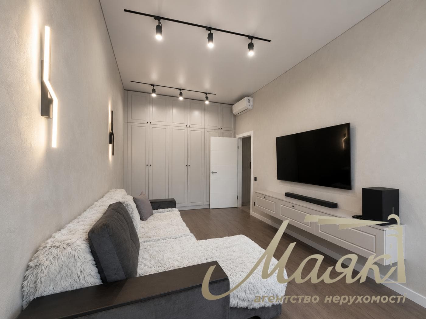 Продаж квартири з новим ремонтом та відкритим балконом у ЖК «52 Жемчужина / Pechersk Plaza», вул. Михайла Бойчука, Печерськ