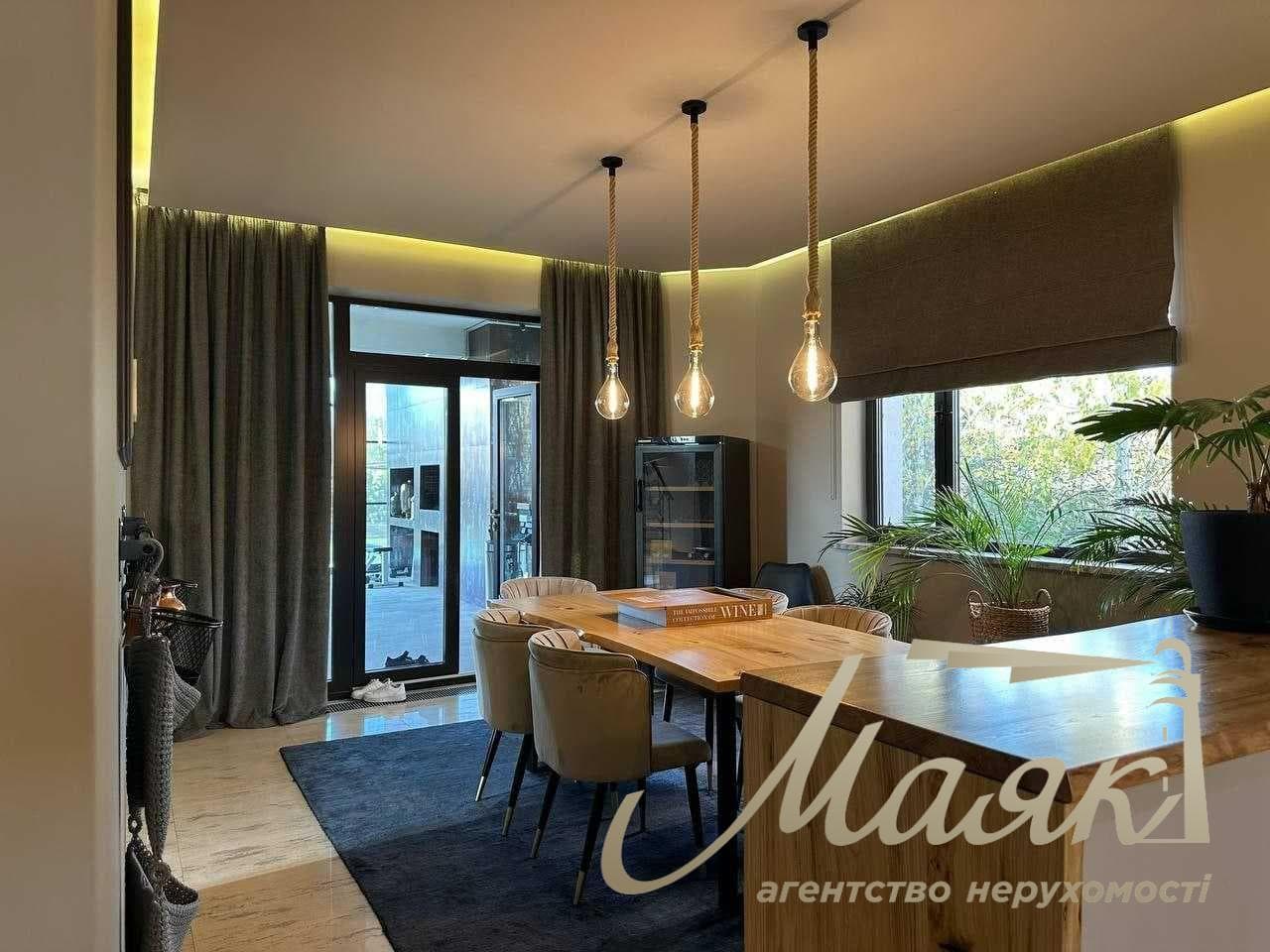 Продаж 2-поверхового будинку площею 360 м² у с. Плюти, Обухівський напрямок