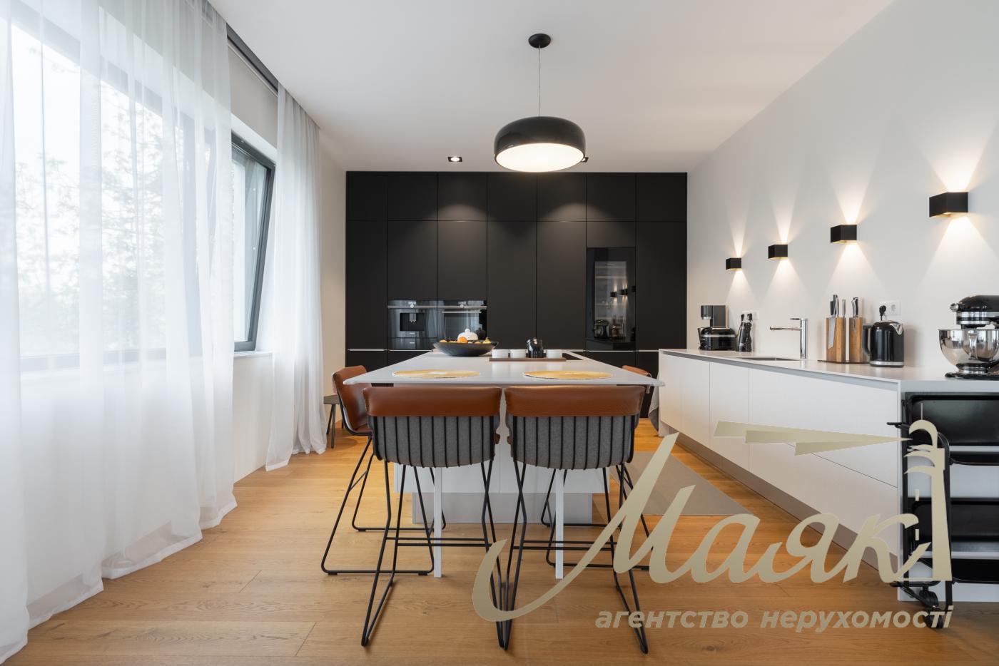 Продаж будинку на Батиєвій горі з розкішним краєвидом, Київ, Центр.