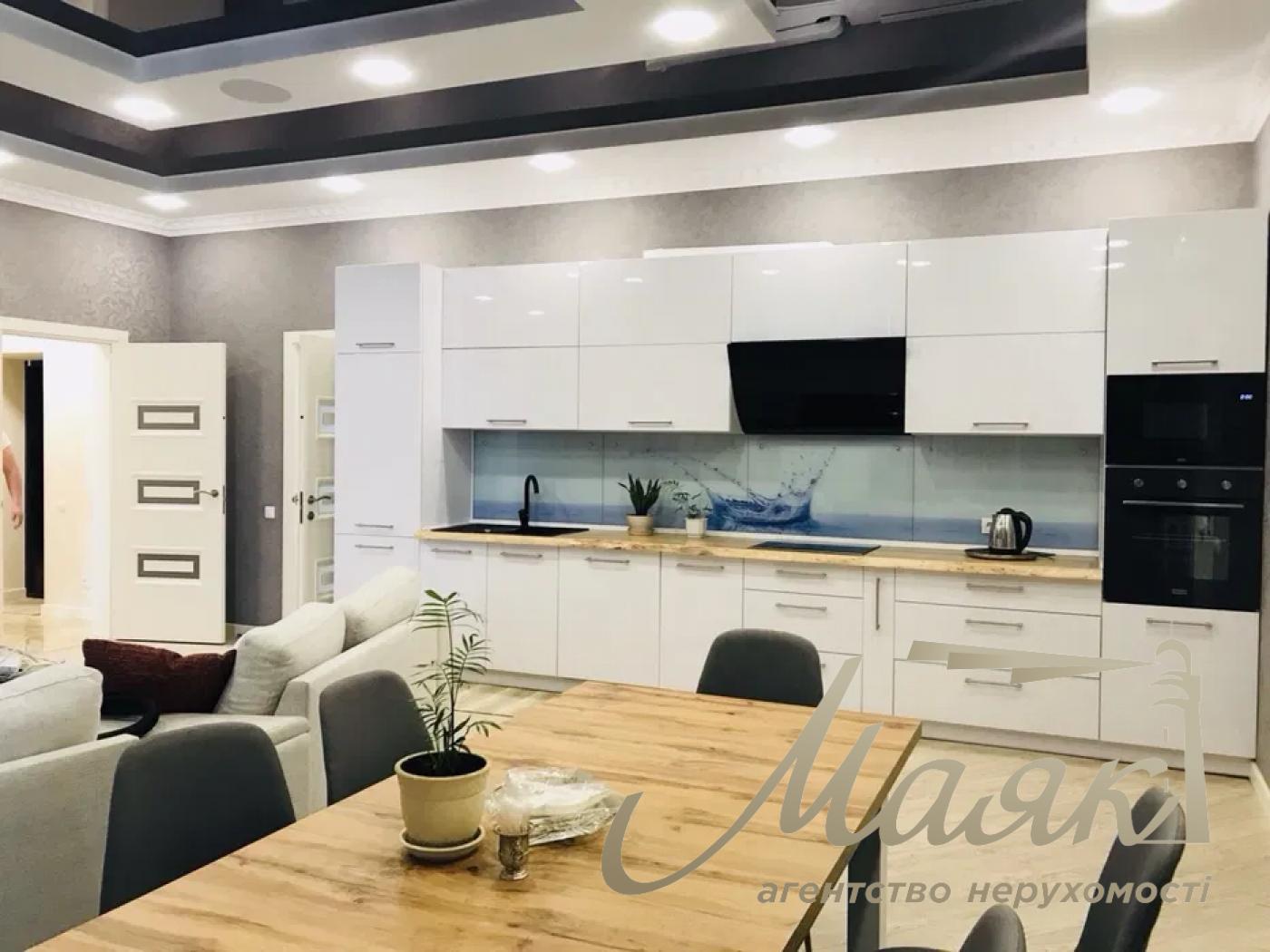 Оренда 2к квартири 95 м², вул. Пушкінська, Центер