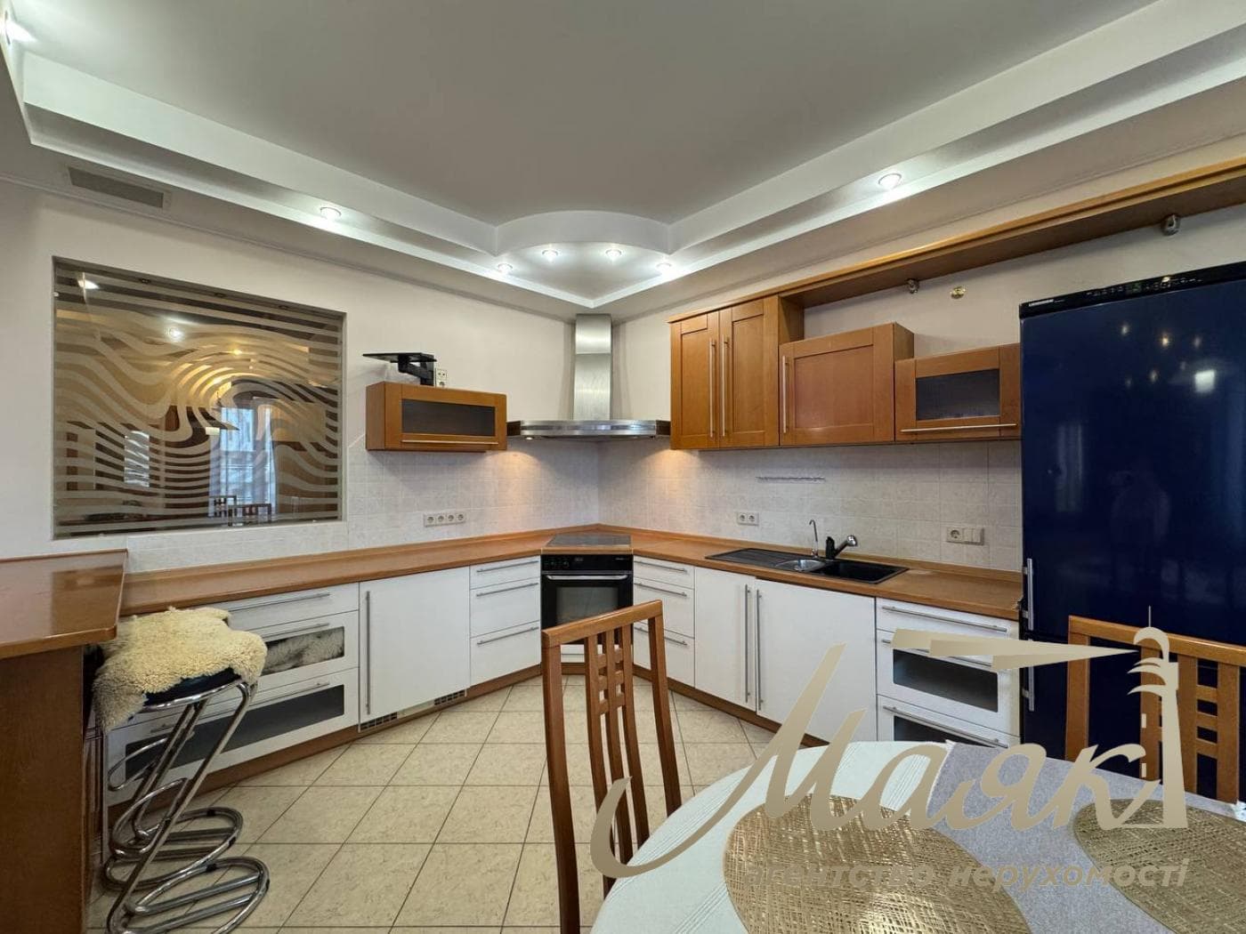 Продаж 3-х кімнатної квартири, Драгомирова, 4, Печерськ, Центр!