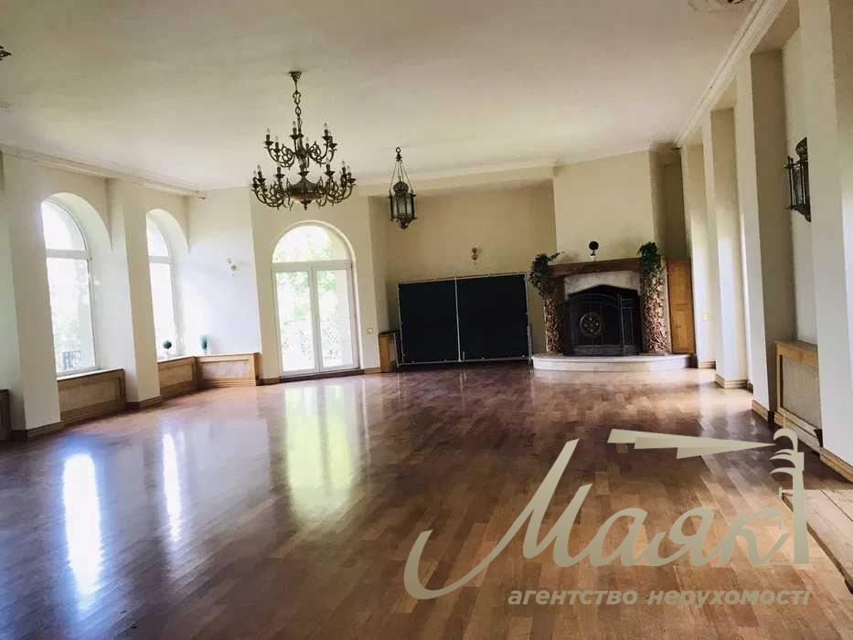 Оренда будинку 1 390 м2 у Голосіївському районі.