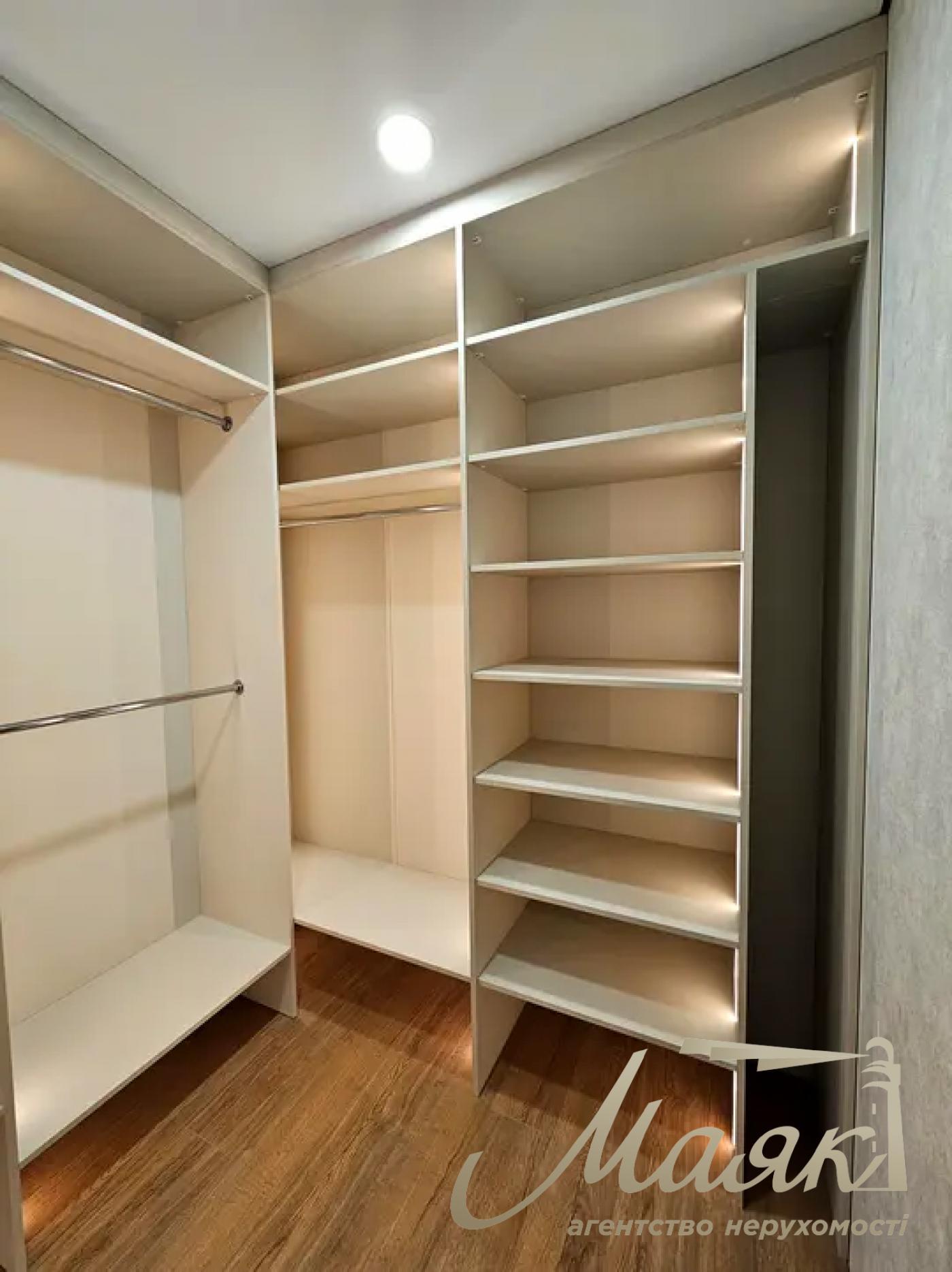 Продаж 1-к кімнатної квартири ЖК Варшавський-2, Виноградар, Поділ