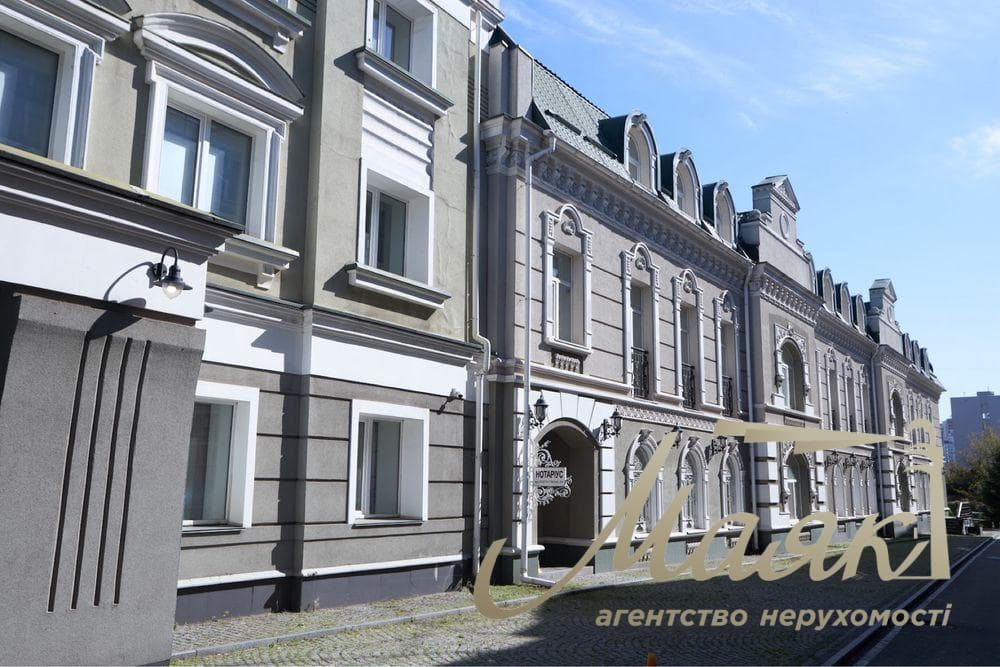 Продаж окремої будівлі площею 3 941 м⁴. Земельна ділянка площею 0,25 га. Центр Києва