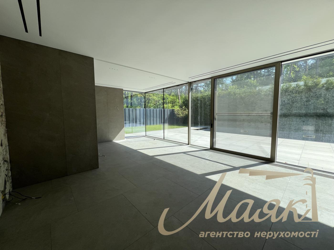 Продажа дома, 305 м2 с бассейном, участок 11 соток, Плюты