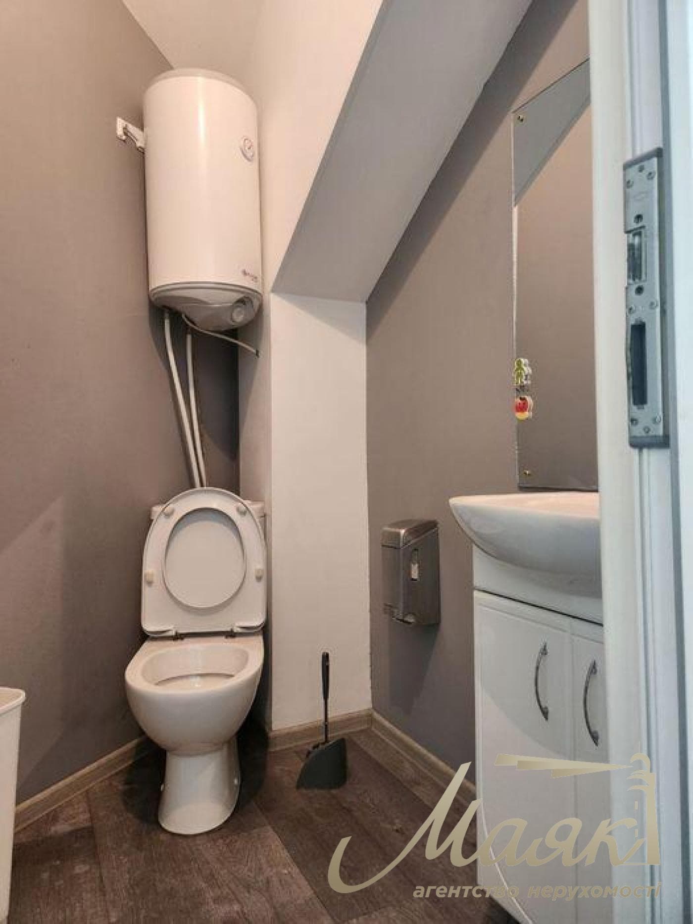 Оренда окремої будівлі площею 620 м², вул. Редутна, Царське Село