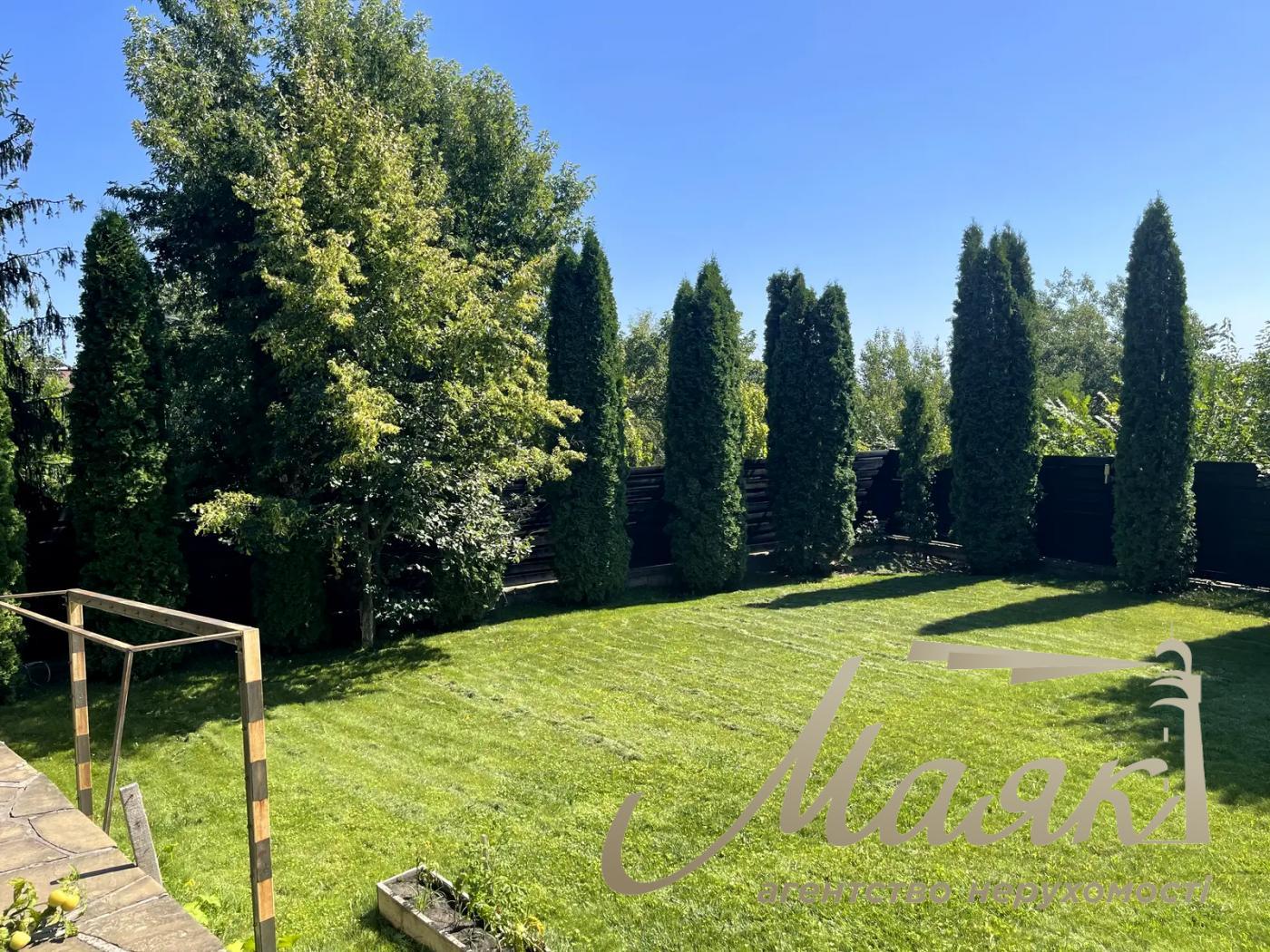 Оренда двоповерхового будинку 435 м² у с. Лісники, КМ "Зелений Гай".