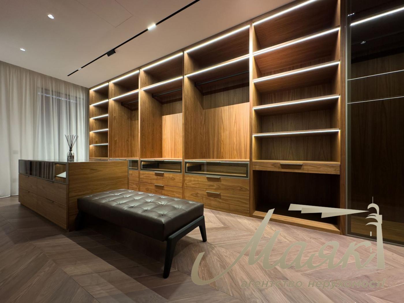 Rent of an exclusive apartment 300m2 in the residential complex Chicago Central house, Antonovicha st. (Gorky), 44