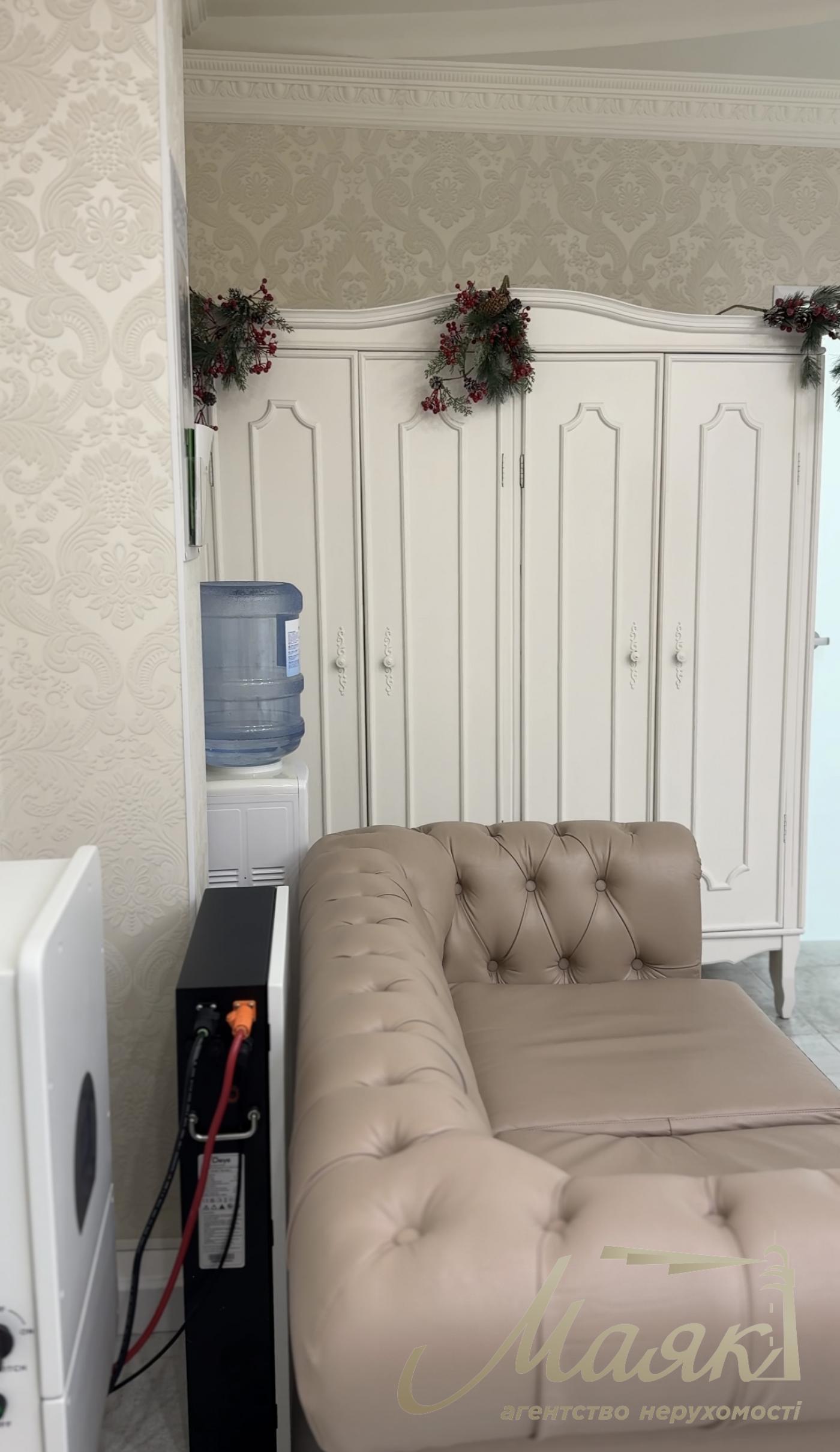 Sale of facade premises on the streets Dneprovskaya embankment, Osokorki, Poznyaki.