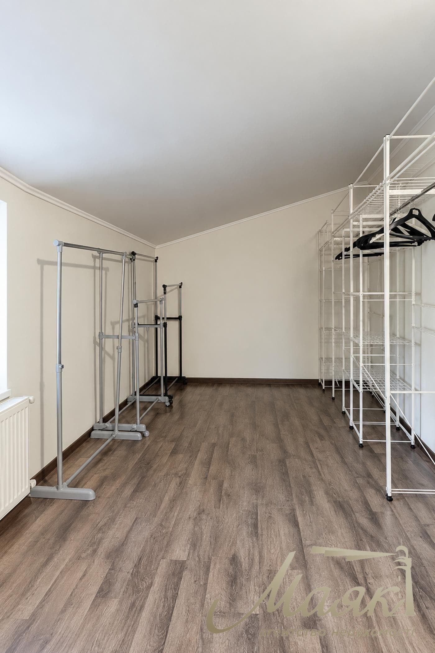 Оренда будинку площею 400 м² у с. Романків, 40 соток землі, басейн з підігрівом у КГ, закрита територія, Обухівський напрямок, Київська область