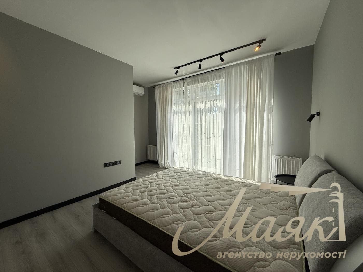 Оренда 3-поверхового таунхауса площею 220 м², Козин, КГ Montana Village