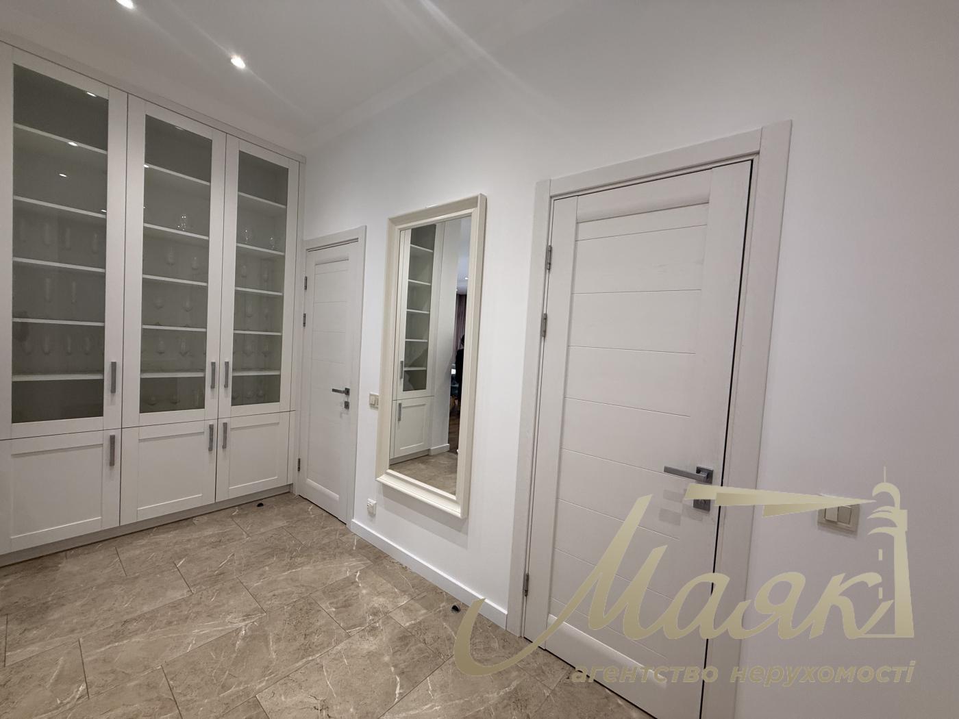 Оренда 3-кімнатної квартири в ЖК "Новопечерські Липки", вул. Андрія Верхогляда, Центр