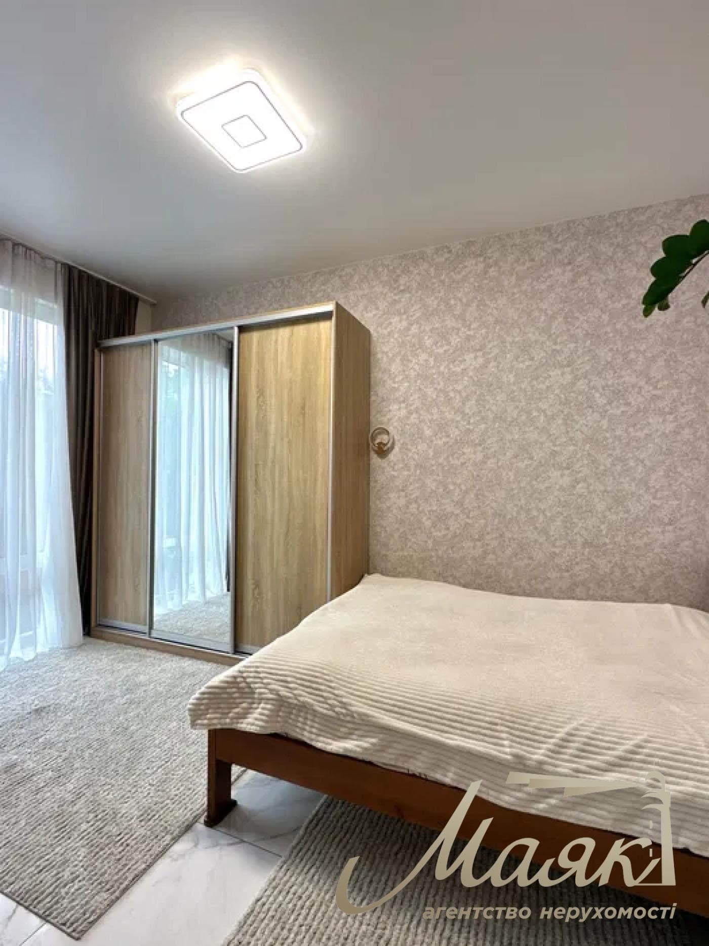 Продаж одноповерхового таунхауса з ділянкою площею 2 сотки, 40 кв. м, станція метро «Славутич»