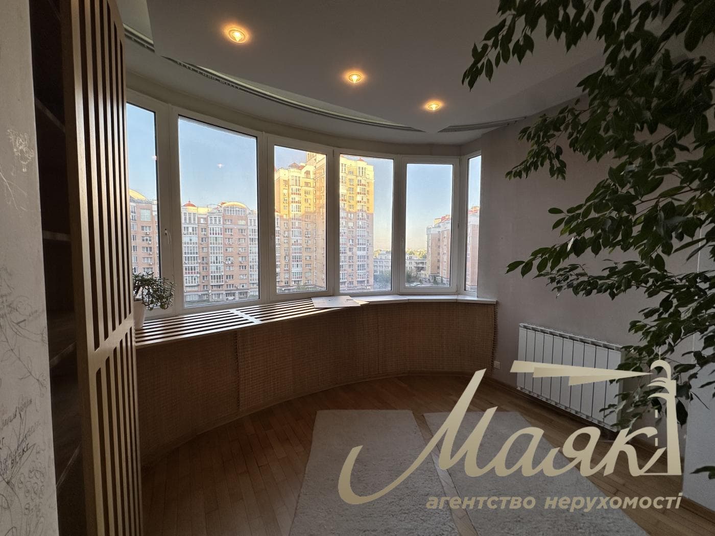 3-bedroom apartment (122 m²) for rent at 10-A Ivasyuka Ave.