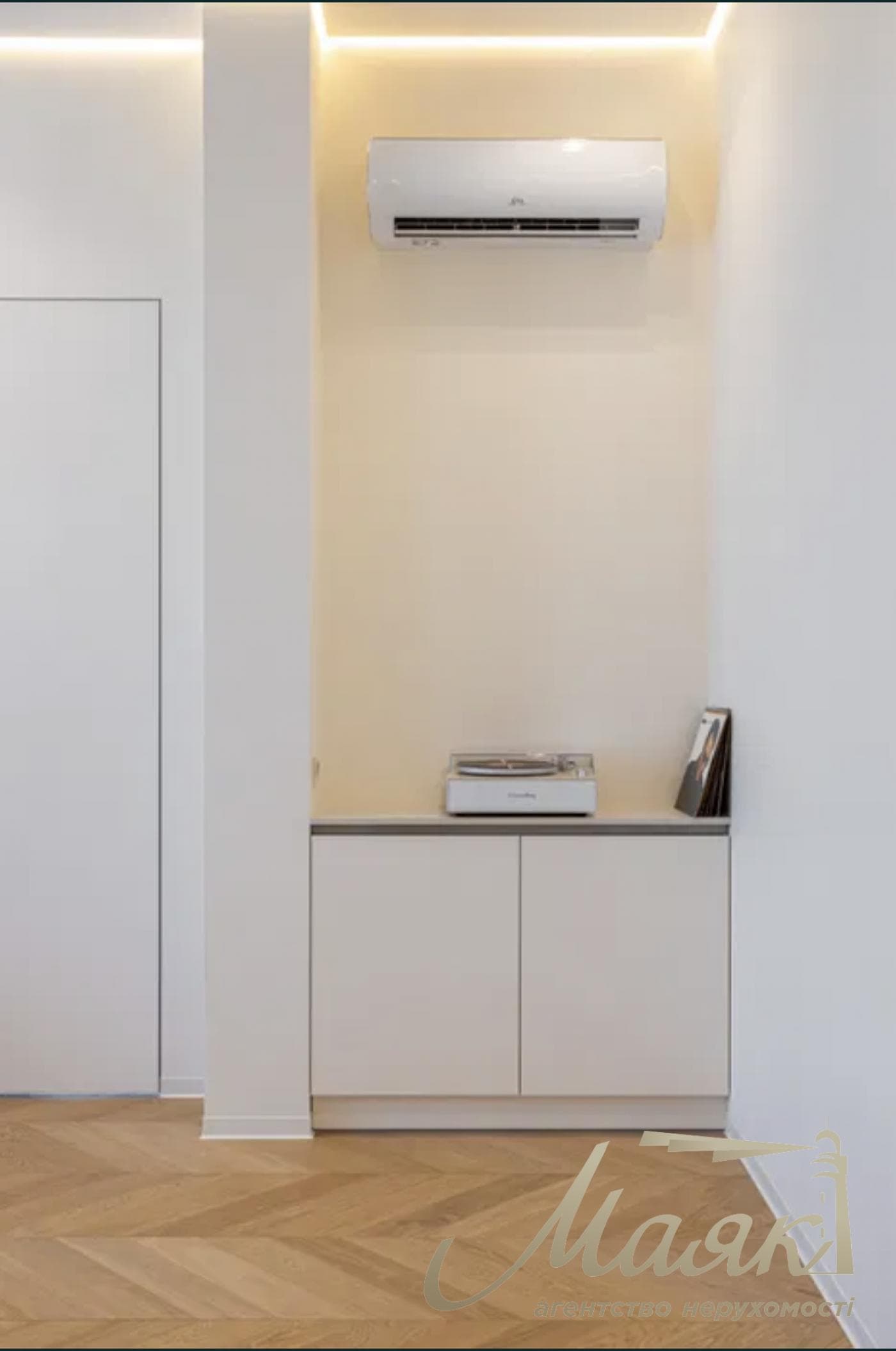 Оренда унікальної 2-кімнатної квартири (75 м²) у ЖК «52 Перлина/Печерськ Плаза» з терасою площею 17 м²