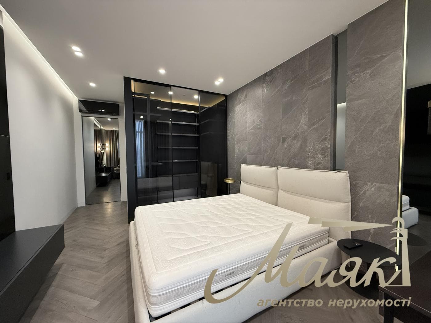 Продаж / Квартира / вул. Саперне Поле, Печерськ, Київ