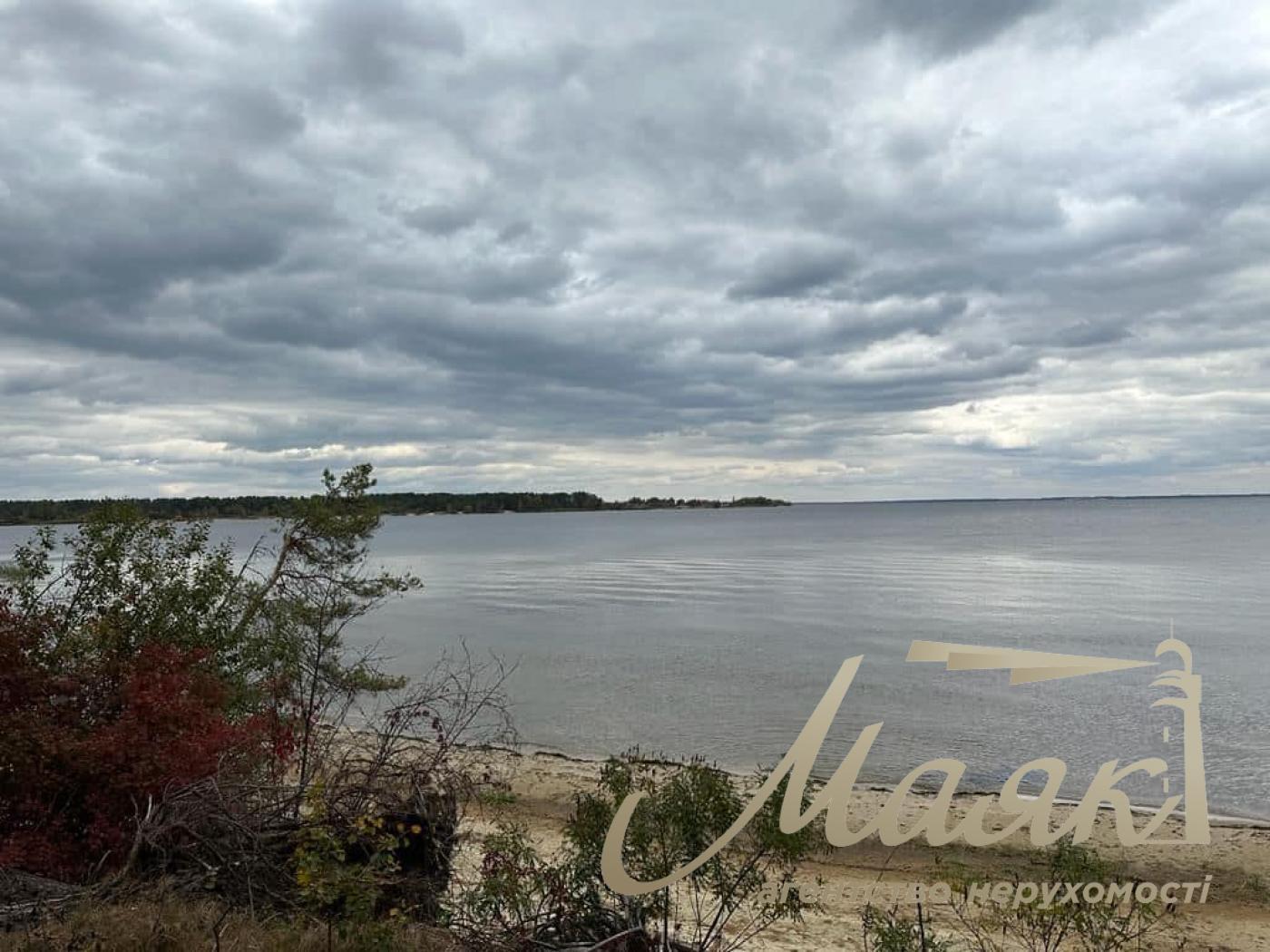 Sale of land with forest and access to the Dnieper. village Yasnogorodka