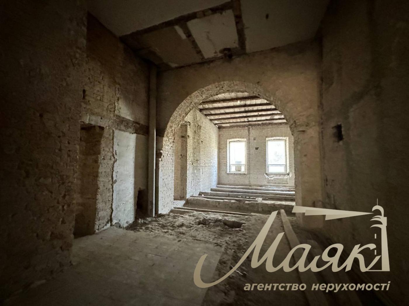 Sale of building for reconstruction, Kruglouniversitetskaya st., Lipki