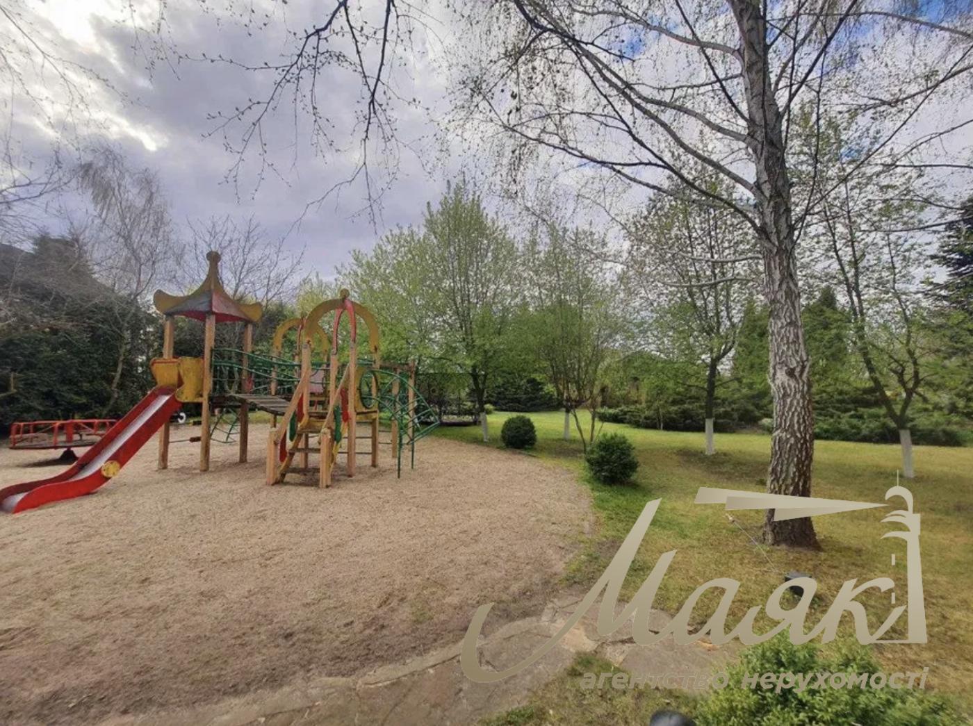 Оренда будинку з виходом до озера. Містечко Авгур, що охороняється, с.Нові безрадичі/Романків 1 га ділянка.