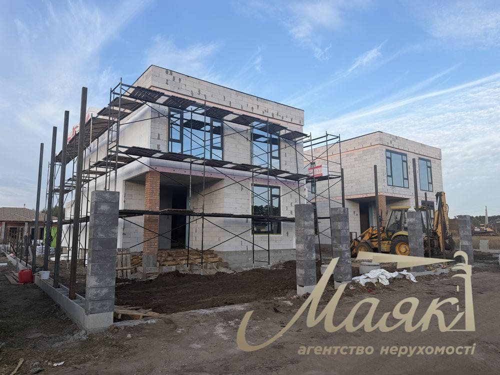 Продаж будинку (155 м²) на 5 сотках землі з газопостачанням у с. Крюківщині