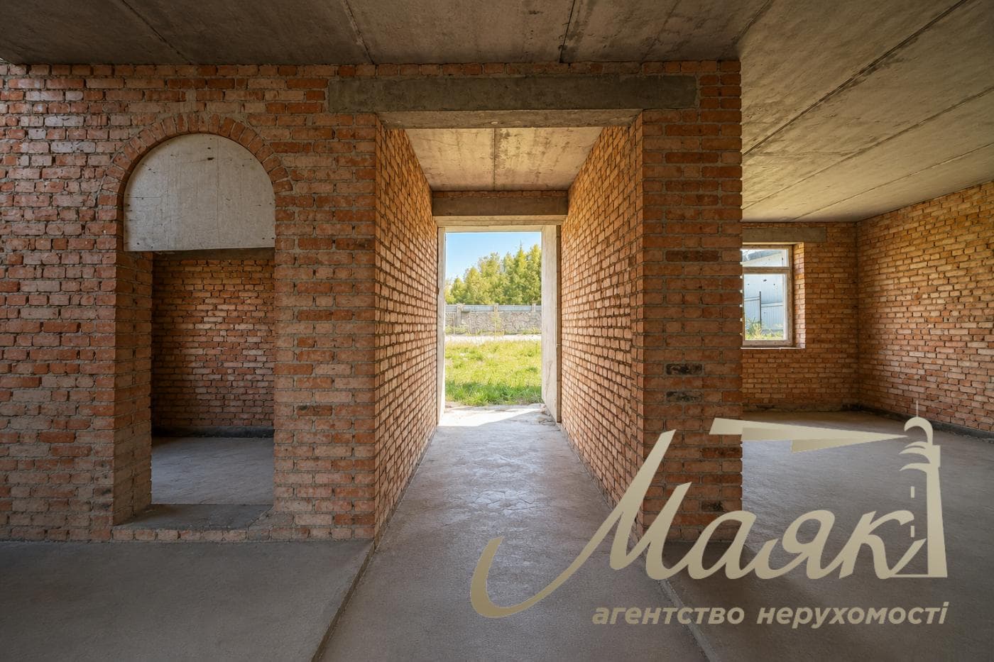 Продаж 2х поверхового будинку 220м2 в с. Кременище, вул. Грушевського, Києво-Святошинський район, Київська область.